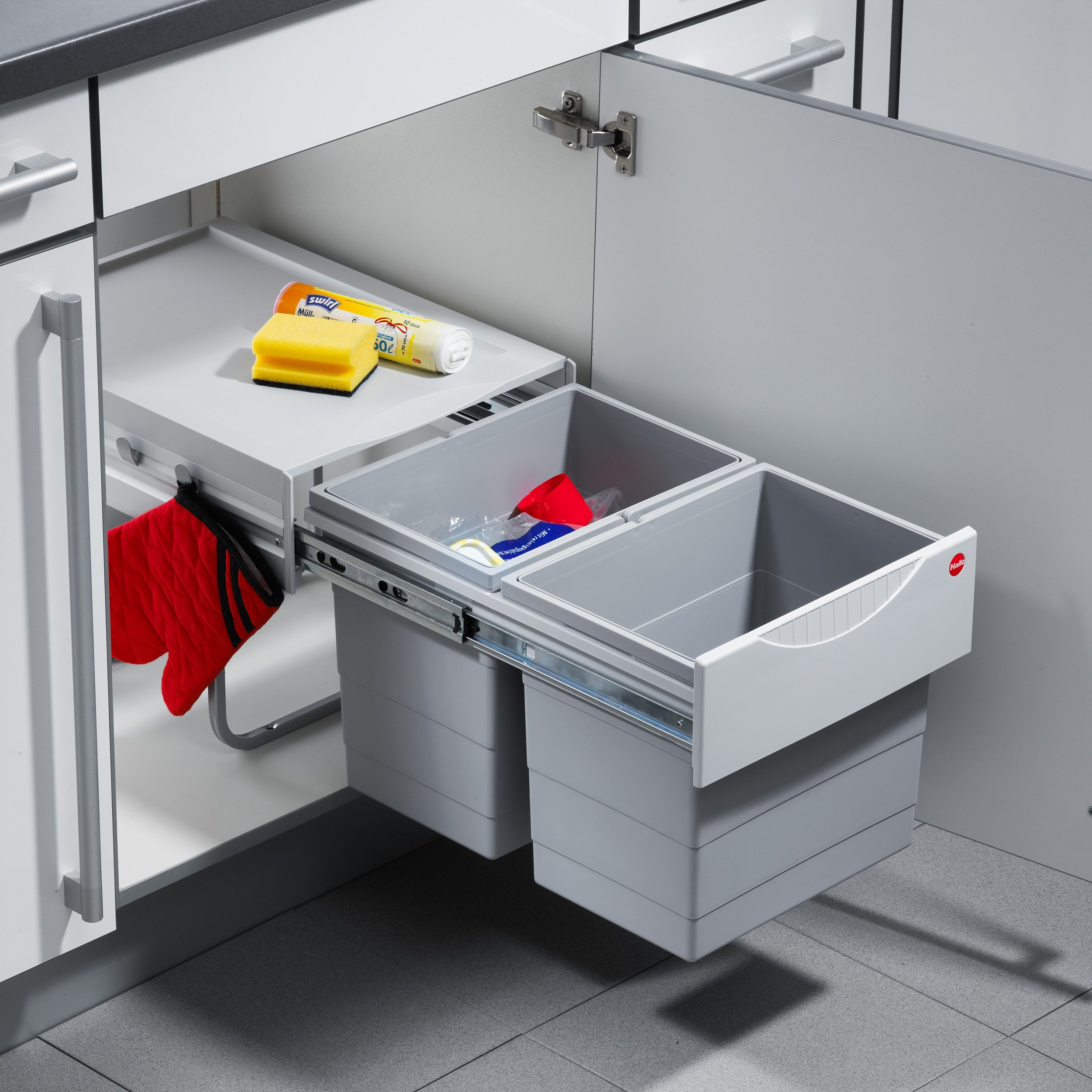 Hailo Abfallsammler 364112 | Raumspar-Tandem 2x 18 Liter | ab 40cm Schrank mit Drehtür | 346 x 475 x 336 mm | Kunststoffteile hellgrau | 2 fach Abfalltrennsystem per Handauszug | einfache Bodenmontage