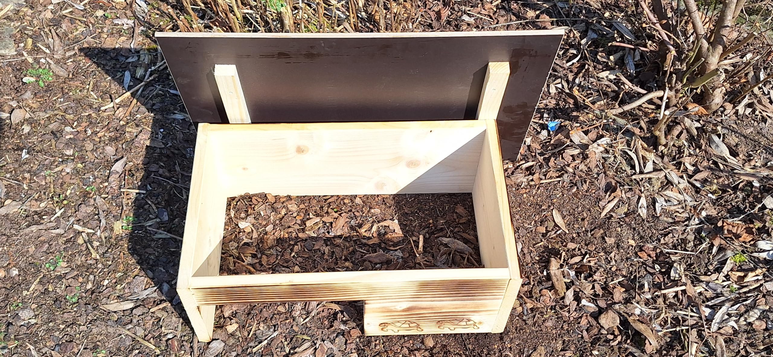 Maison de tortue de qualité supérieure (SH11) en bois massif de 20 mm - Résistante aux intempéries avec fond et porte - Ventilation réglable - Enclos pour tortues - Enclos pour tortues