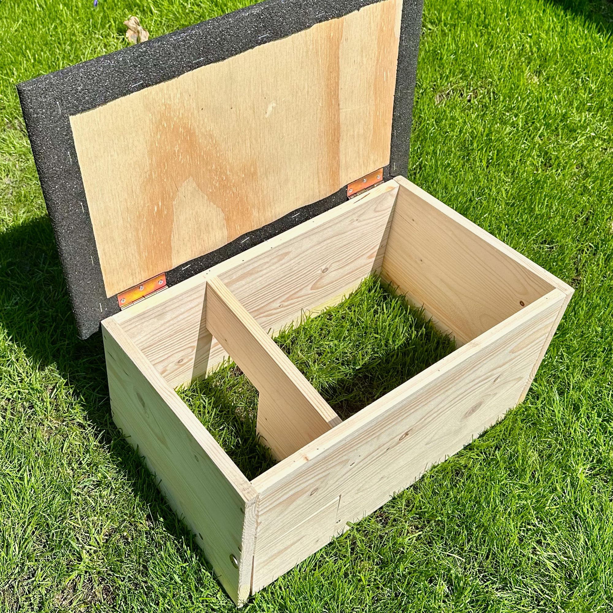 GARTENETAGE Igelhaus mit Rattenklappe aus Holz – wetterfestes Igelhotel für den Garten, sicherer Überwinterungsplatz, naturbelassenes Igelhaus für Wildtiere, nachhaltiger Unterschlupf