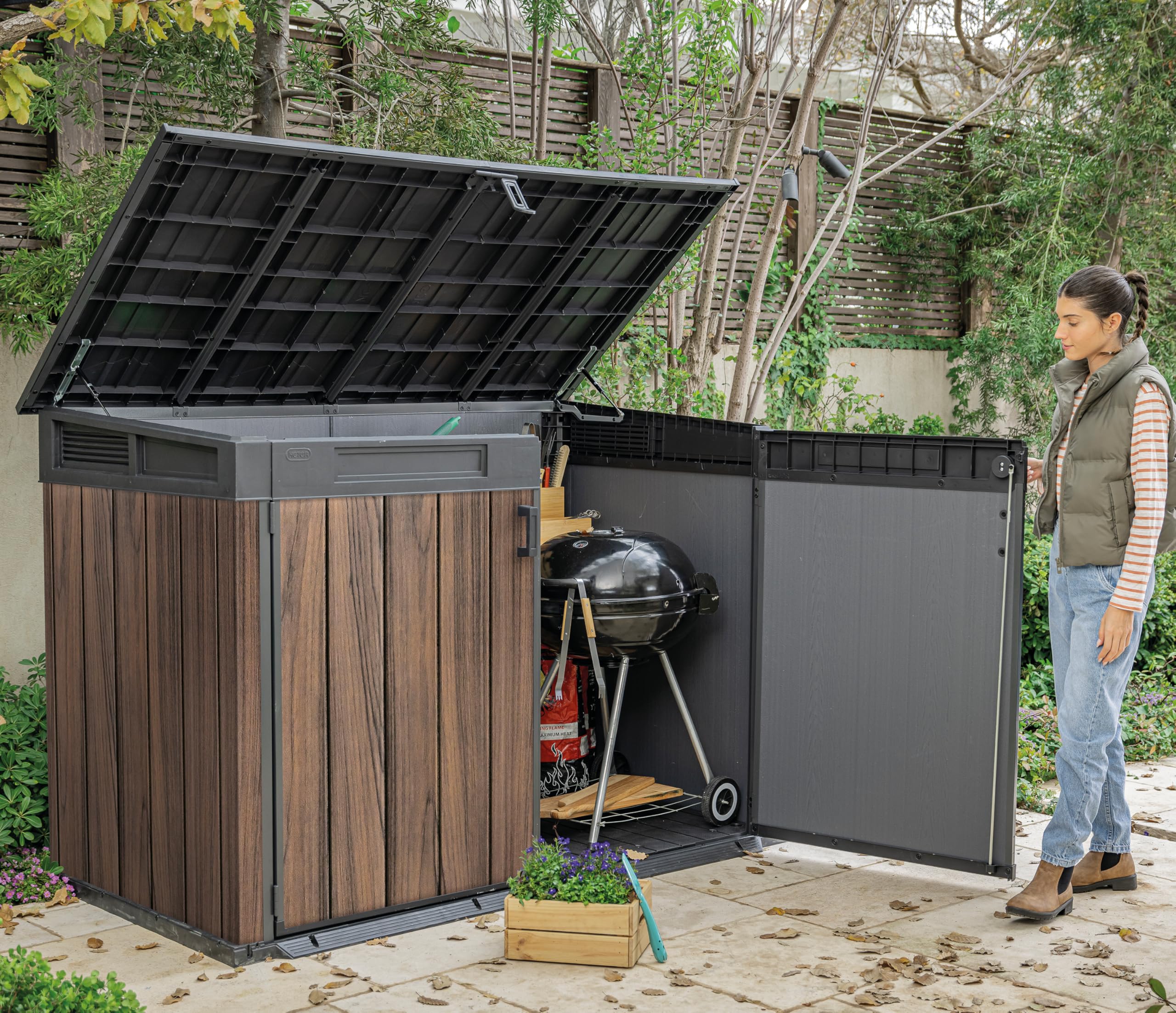 Keter Signature Gartenschrank, wetterfest, 2020 L Stauraum, abschließbar, mit Gasdruckfedern, Rosenholz-Optik, 190,5 x 109,3 x 132,5 cm, Mülltonnenbox für 2X 360l Tonnen