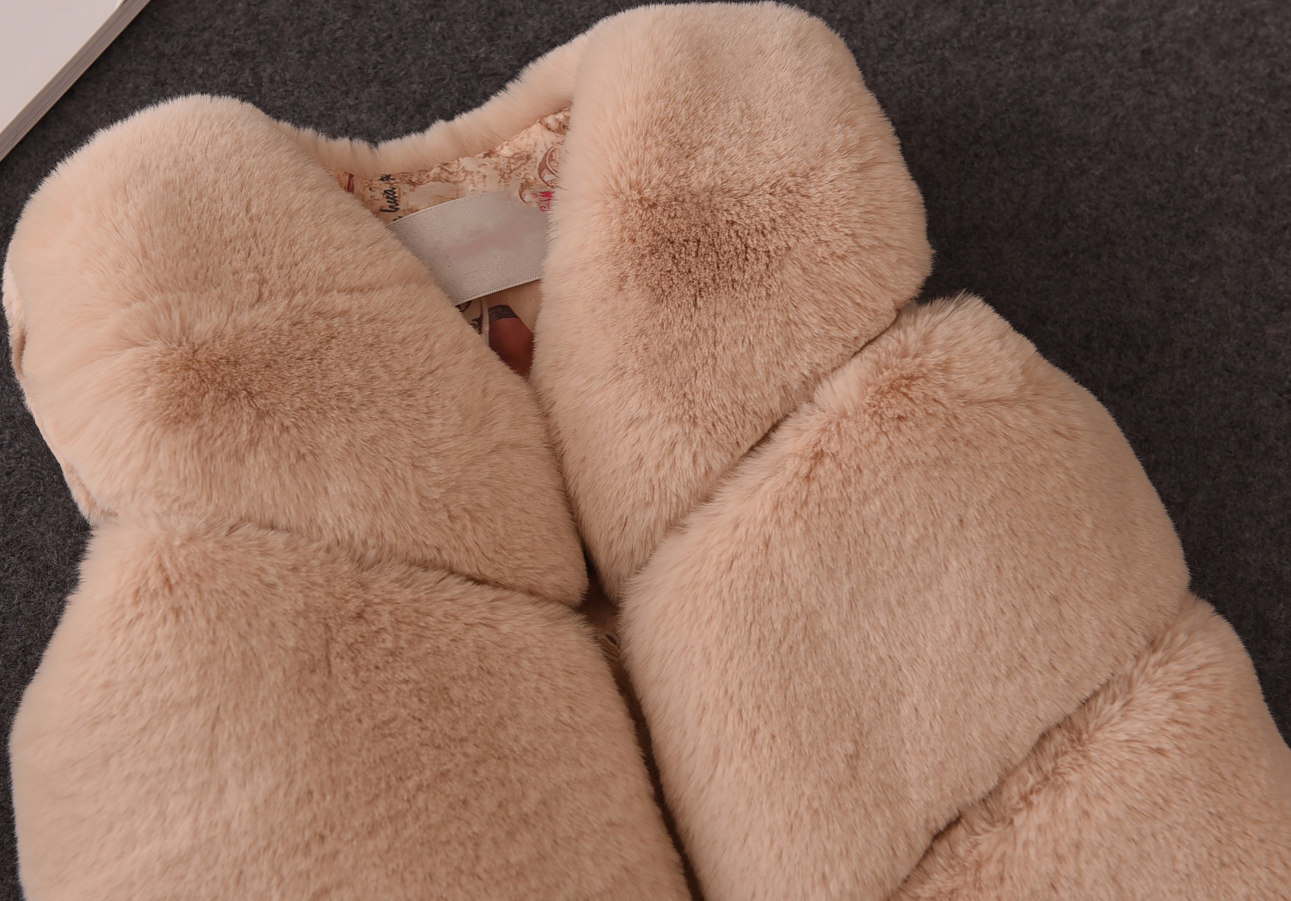 Los niños de otoño e Invierno Faux Fur Chalecos Los nuevos Cabritos imitación Fox Pelo Gilets Abrigos para Las niñas y los niños