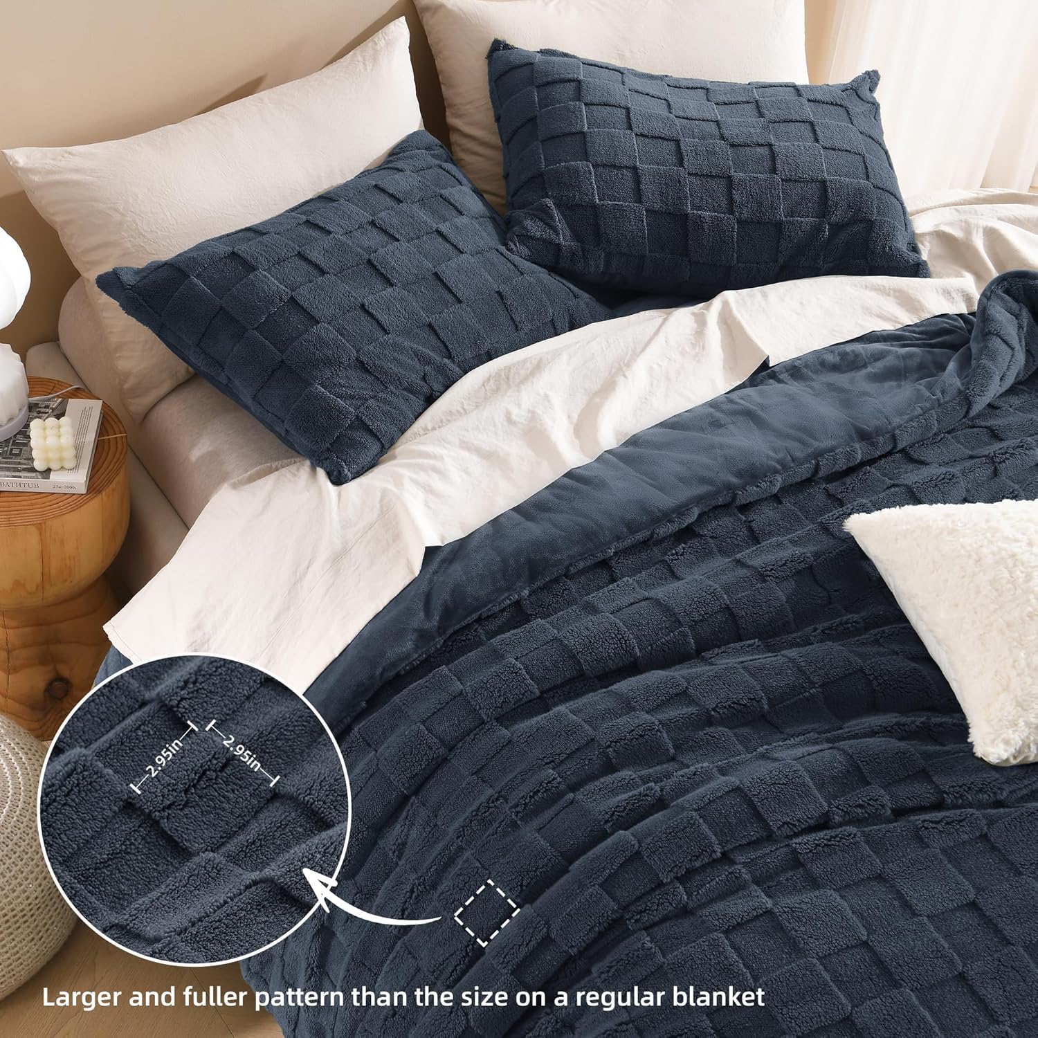 Litanika King Size Fluffy Comforter Set Navy,3 Pieces Warm Sherpa Fleece Winter Bedding Set,Jacquard Checkered Plush Fuzzy Bed Set(1 Comforter, 2 Pillowcases) - Image 4