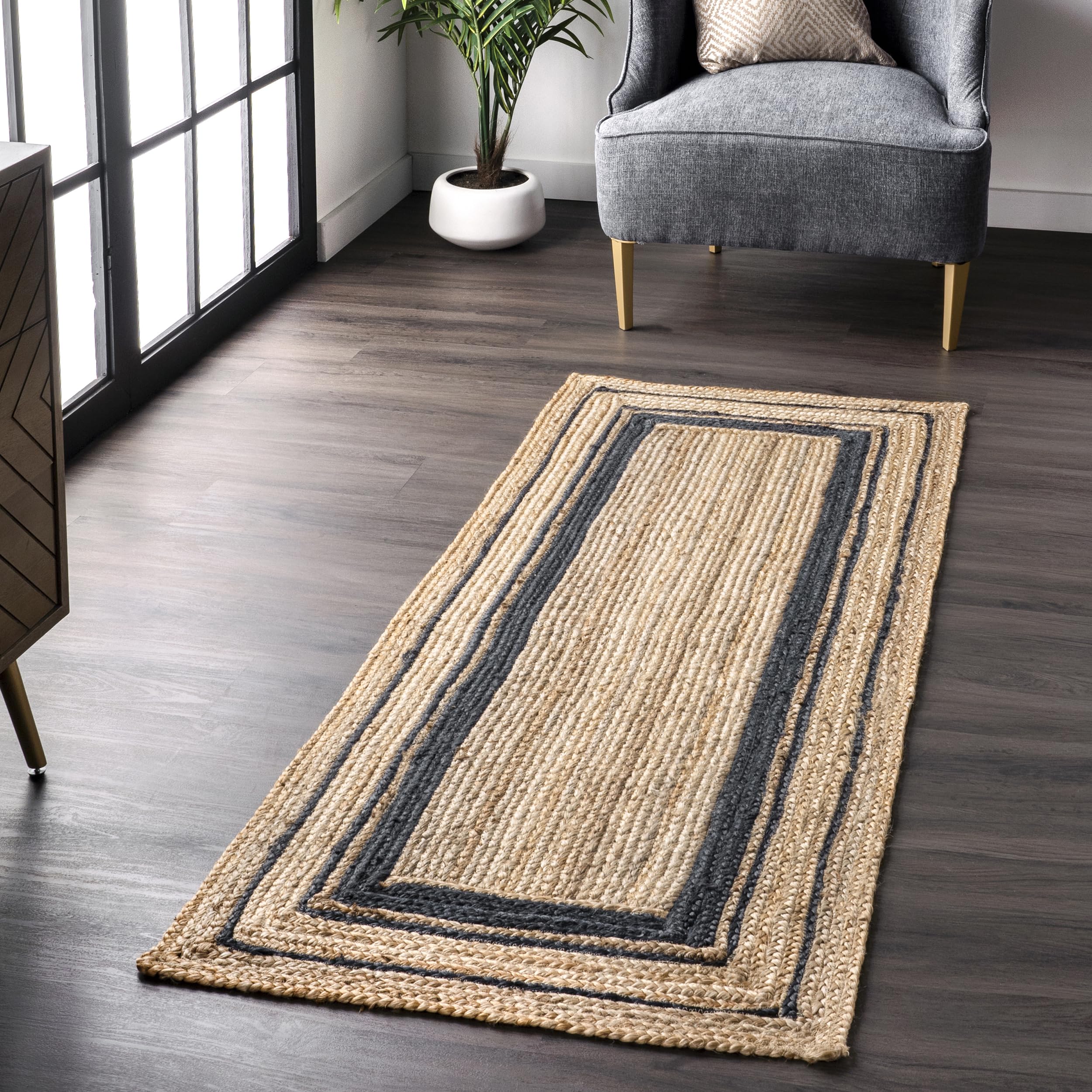 Tapis de couloir bleu marine nuLOOM Rikki en jute pour embellir votre entrée chaleureuse