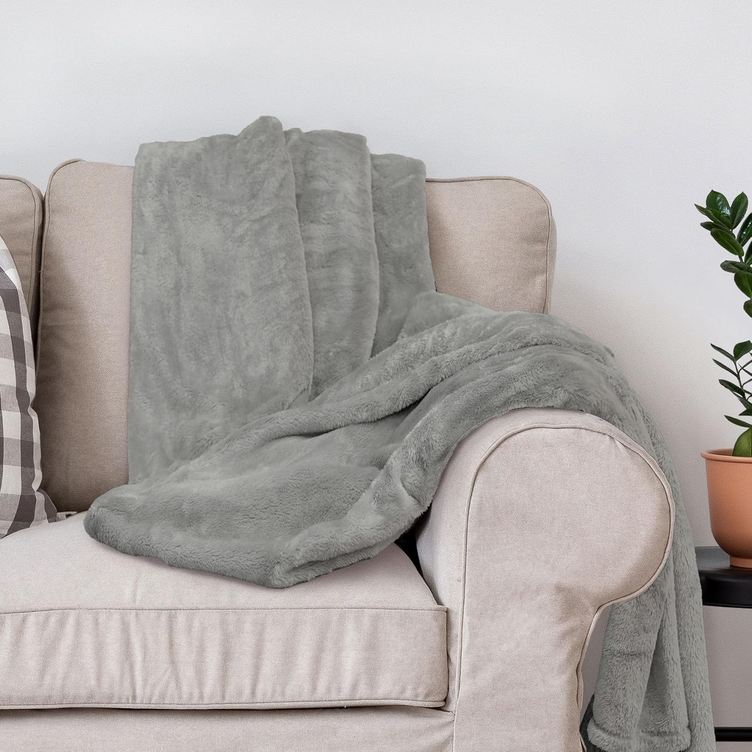 DEZ FURNISHINGS Ultra Soft Plush Fleece Throw Blanket, Double Sided Cozy Thick Warm Blanket for Sofa & Bed, Throw XL (60" x 70"), Light Gray