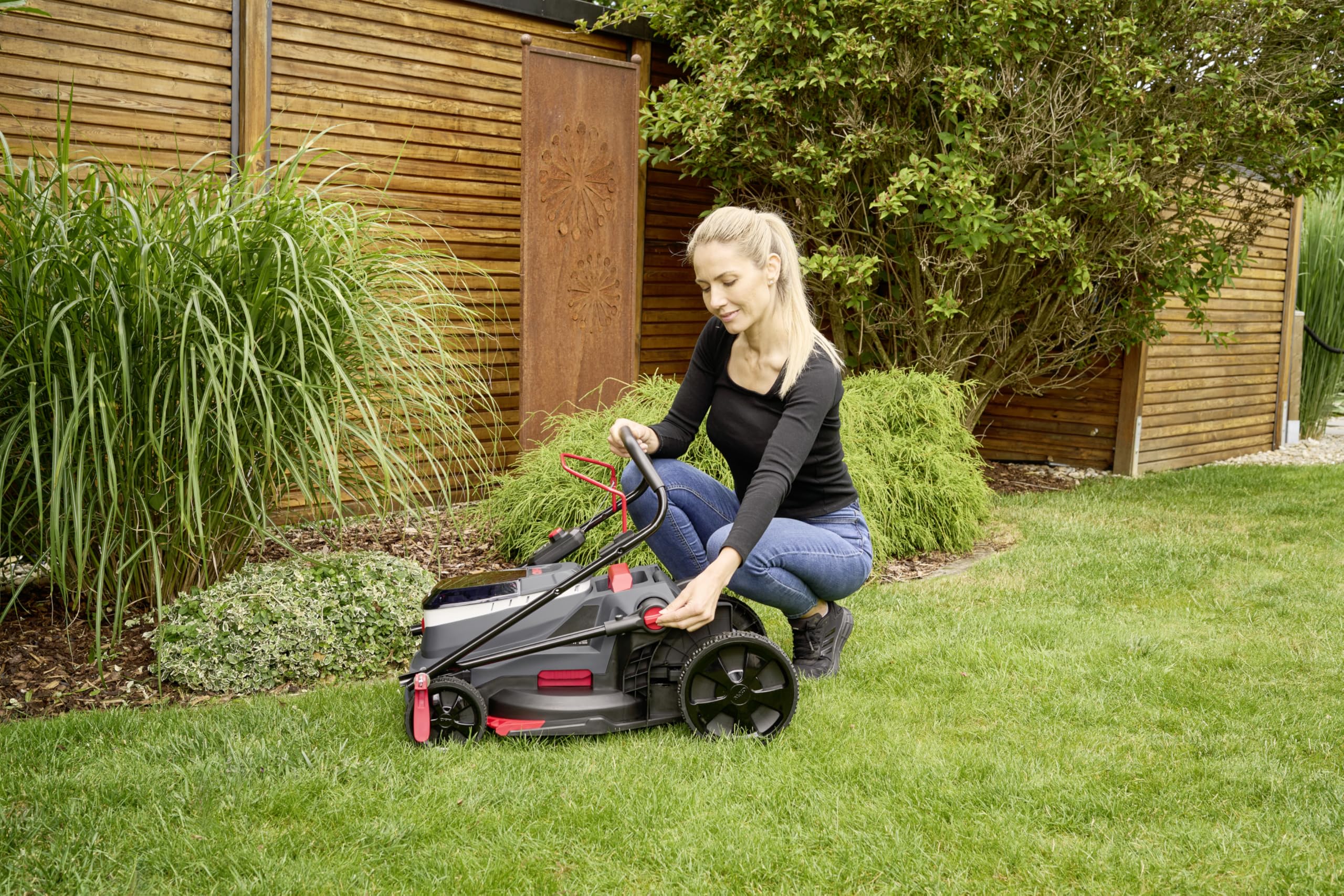 AL-KO Cortacésped inalámbrico 38.6 Li Comfort, Ancho de Corte de 38 cm, Altura de Corte Central, para césped de hasta 500 m², Incluye 2 x 18/36 V (4 Ah/2 Ah) y Cargador Doble