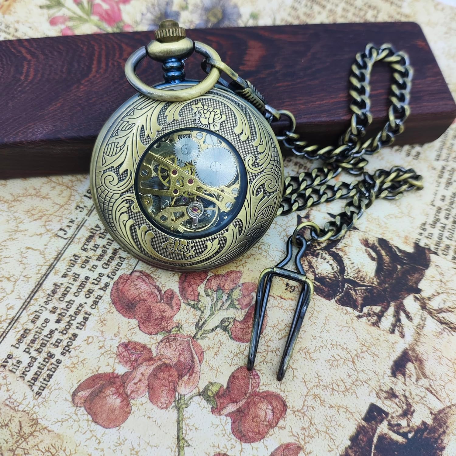 Men's Black Mechanical Retro Pocket Watch, Classic Manual Winding Mechanical Pocket Watch, with Chain, Suitable for Various Holidays as a Thoughtful Gift.