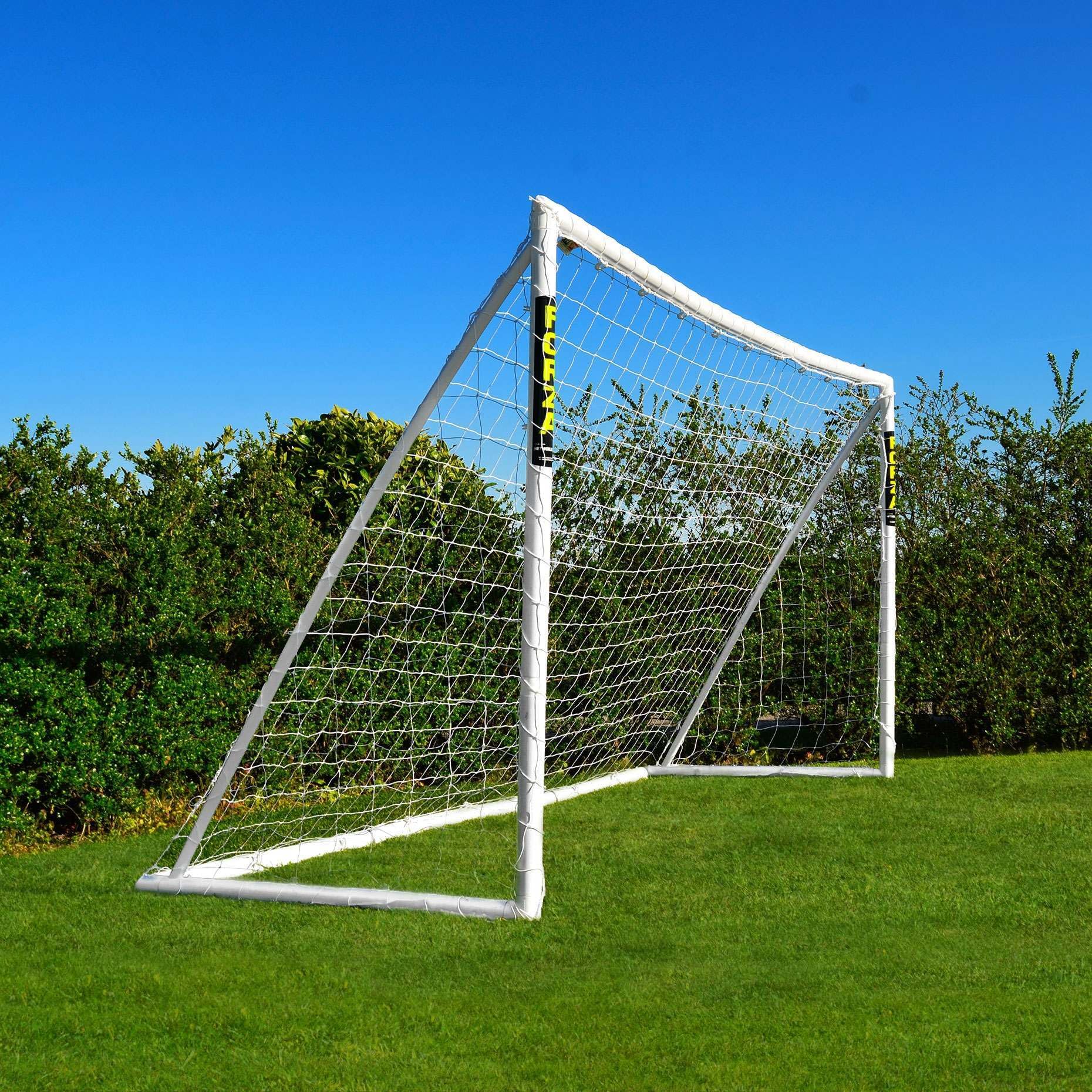 FORZA 3,7 m x 1,8 m But de Football en PVC | Cage pour Enfants avec Poteaux Résistants aux Intempéries | Sac de Transport, Mur de Tir et Ballon en Option