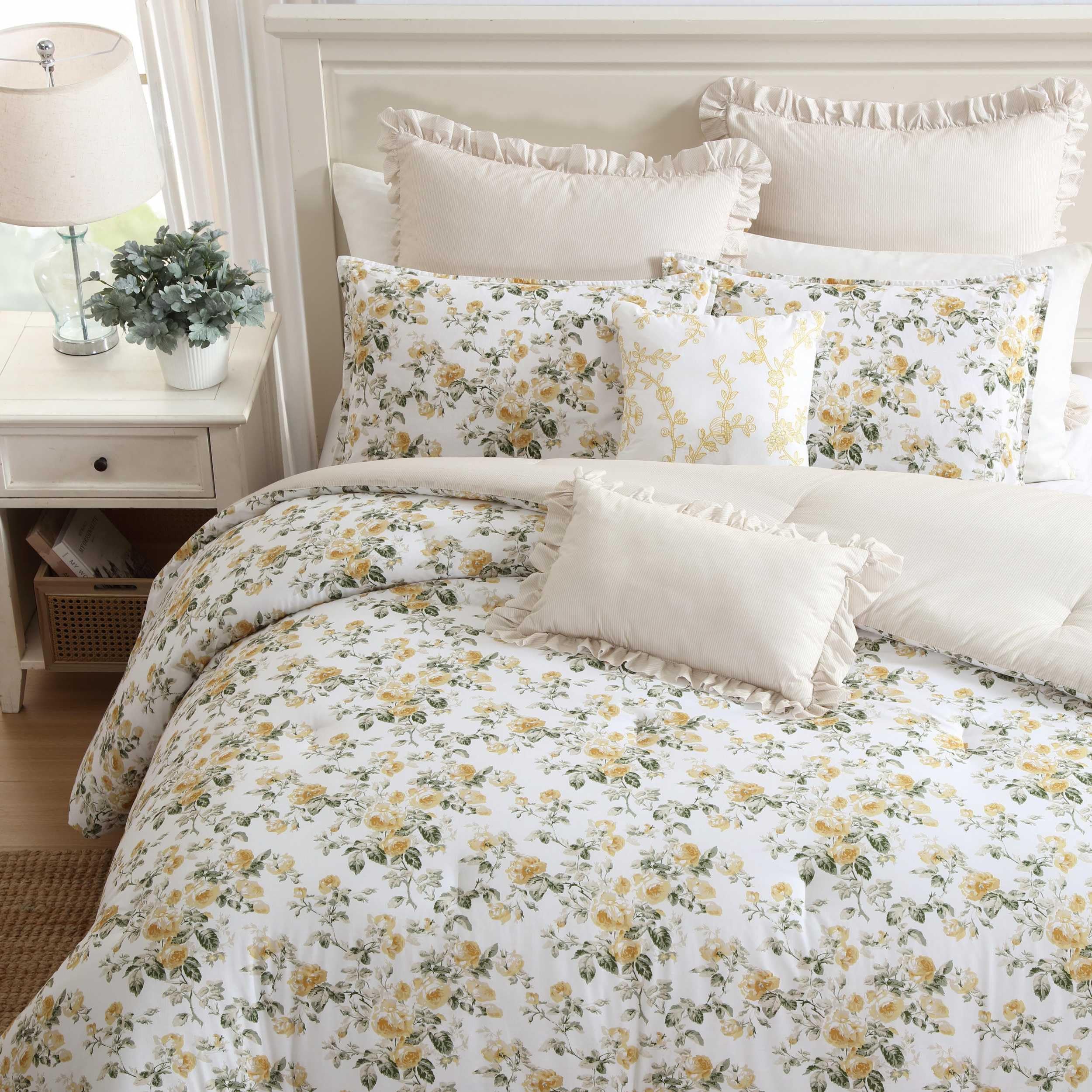 Amazon.com: Laura Ashley - Full/Queen Comforter Set, Premium