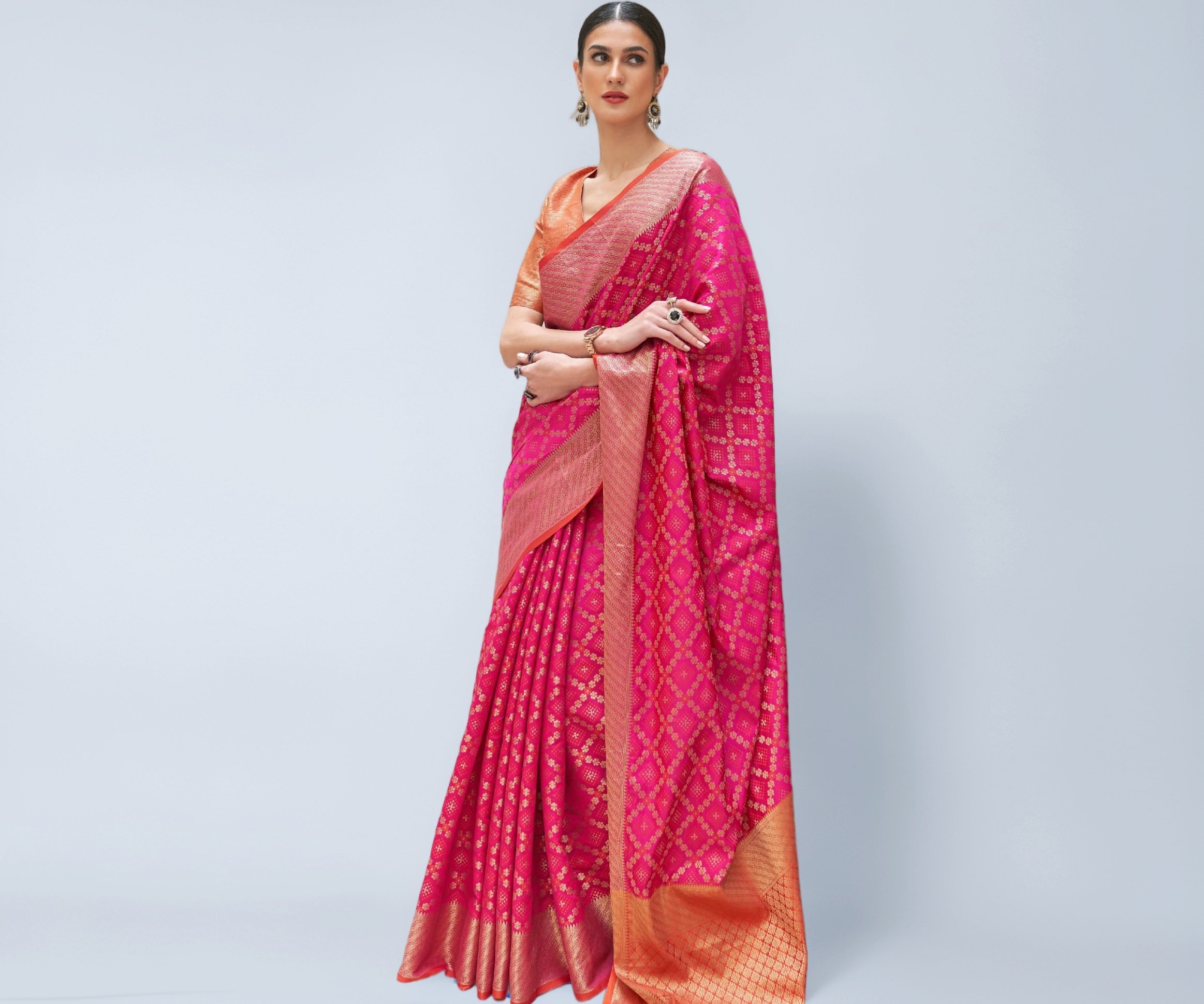 SWORNOF Women's Patola Silk Saree With Unstitched Boluse Piece