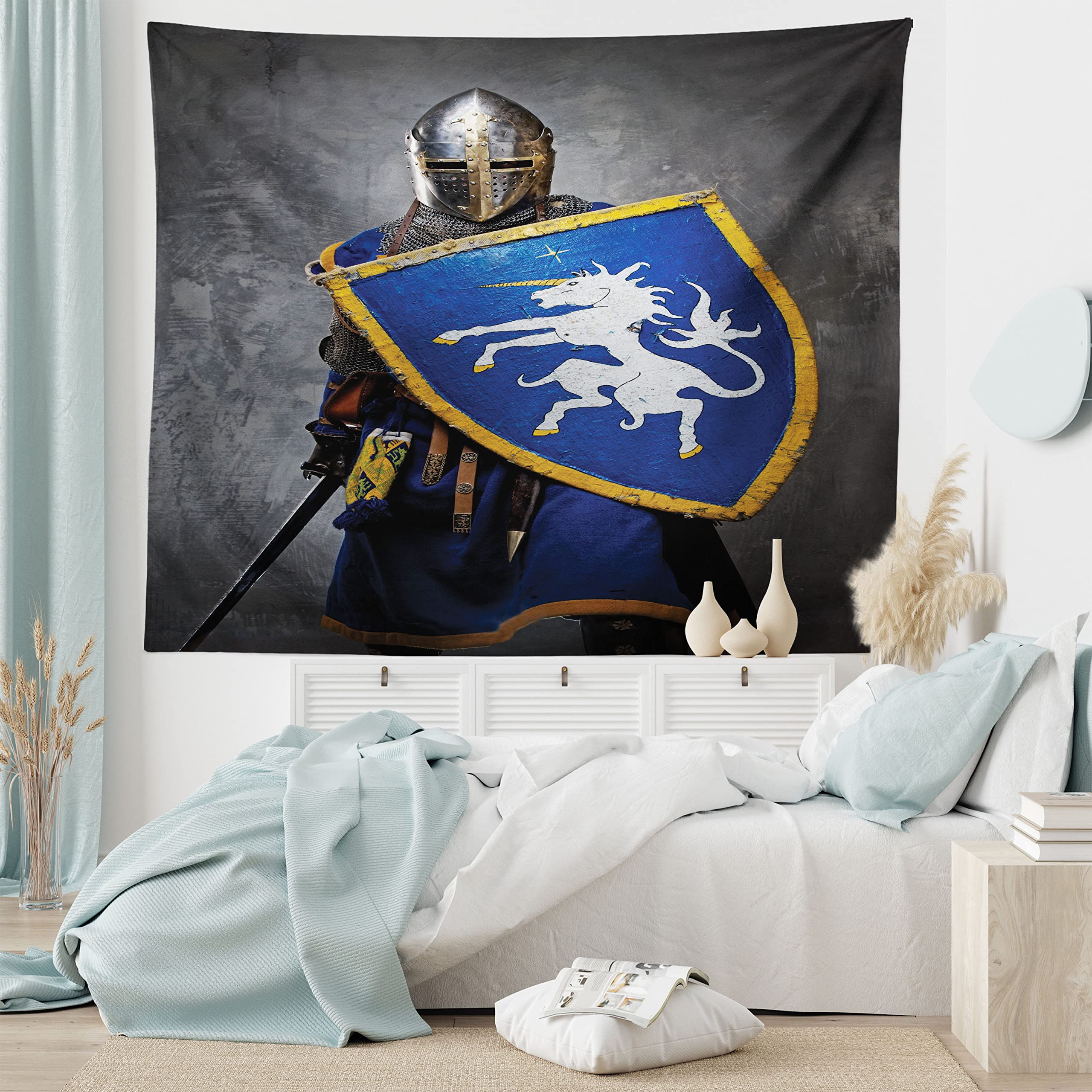 Amazon.co.jp: 中世のタペストリーキングサイズ、古い盾を持った