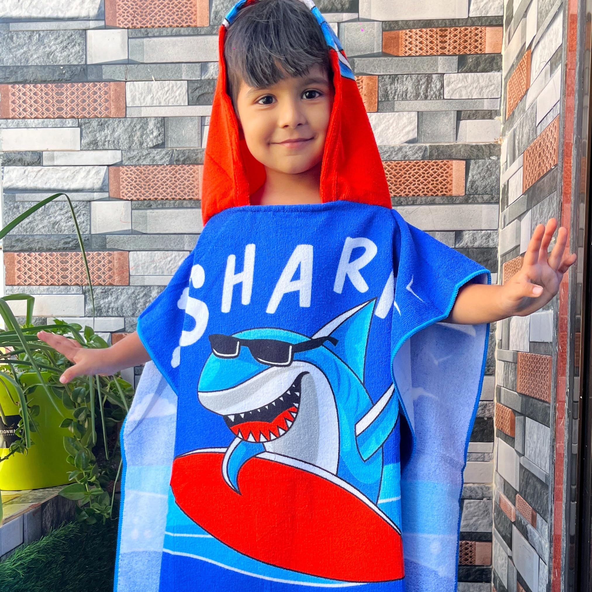 Famyo® Dark Blue Shark Dive Poncho Towel for Kids | Hooded Bath Towels | 60 x 60cm Toddler Pool Towel for Boys & Girls, 1-7 Years | Cute & Cozy Bath/Beach Towel