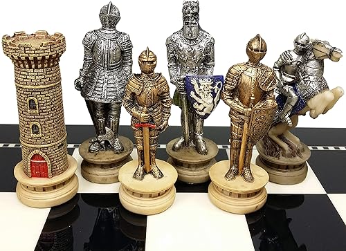 Caballero de la época medieval cruzadas de oro y plata Armored WarriorAjedrez Los hombres noJuego Junta