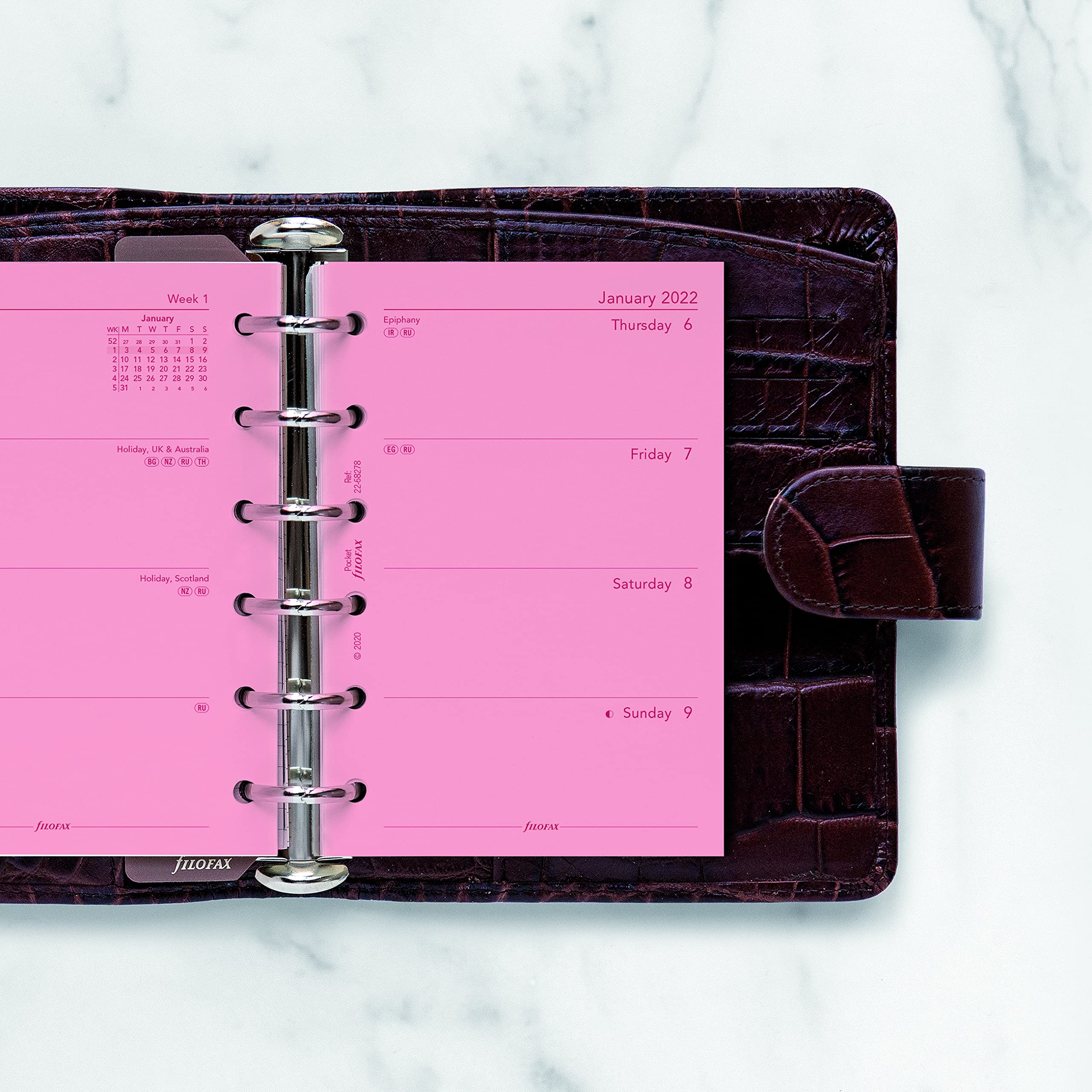 Filofax - Ricarica tascabile, visualizzazione settimanale, carta rosa, senza righe, inglese, 2022 (C68278-22)