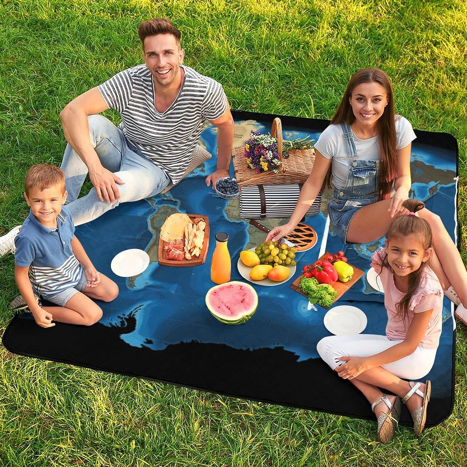 World Map Picnic Blanket 150x150cm, Foldable 2-in-1 Picnic Mat and Tote Bag Portable Waterproof Beach Mat Sandproof Outdoor Blanket for Park, Hiking, Beach, Camping, Travel