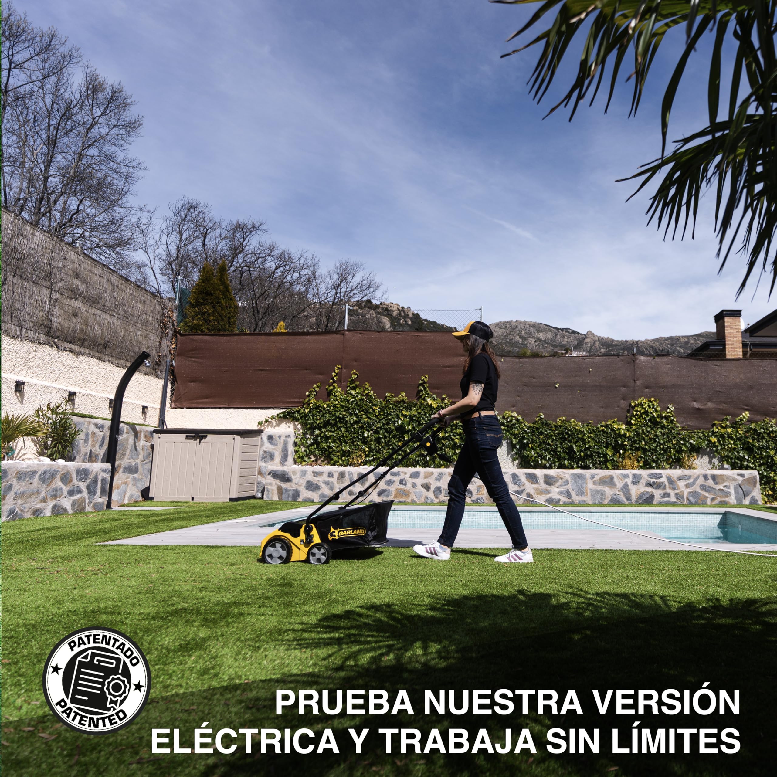 Garland Roll&Comb 502E-V19 - Peinadora/Barredora césped artificial eléctrica enchufable - 1.600 W de potencia, 15'6 kg de peso, ancho de trabajo 40 cm con altura regulable. Saco de recogida de 40 l. Apto para superficies hasta 350 m2. - 5