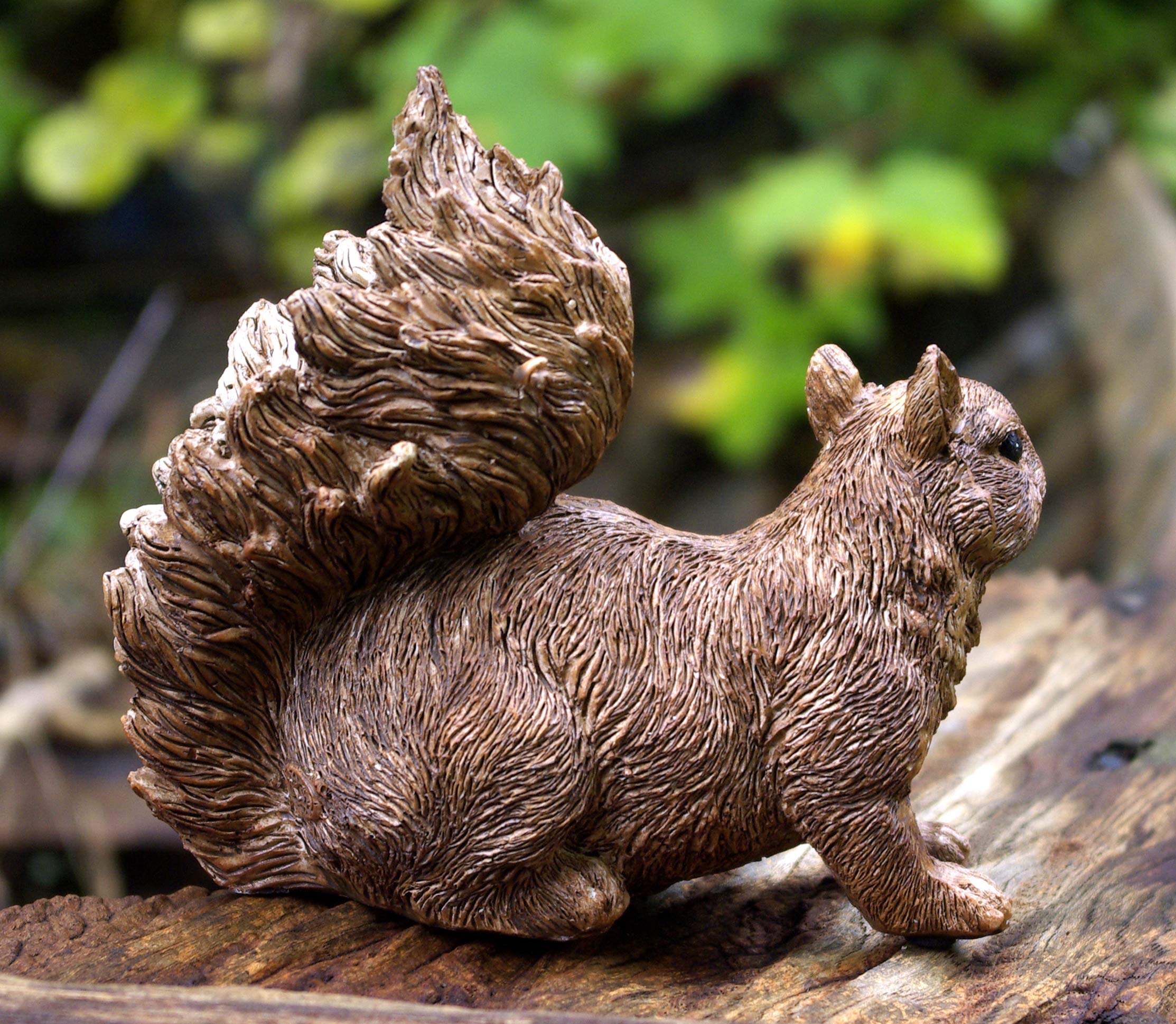 GeKi Trend Eichhörnchen Paar Deko-Figur Garten 2er Set wetterfest in Holz-Optik 13 cm und 15 cm groß