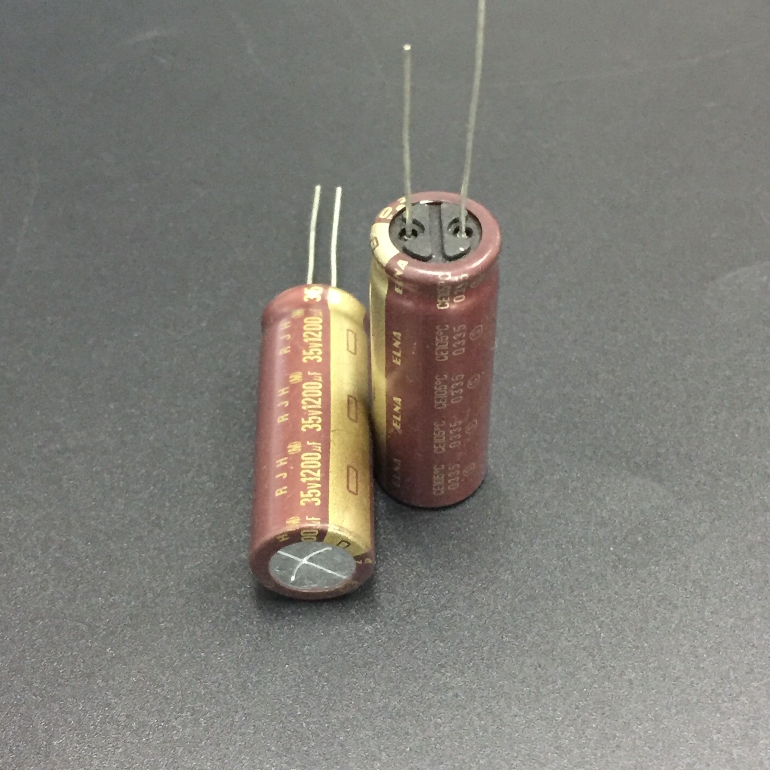 5 Stück 35V 1200uF 35V1200uF RJH 12,5x35 Audiokondensator mit niedriger Impedanz Braun Kondensator Bastelmaterial