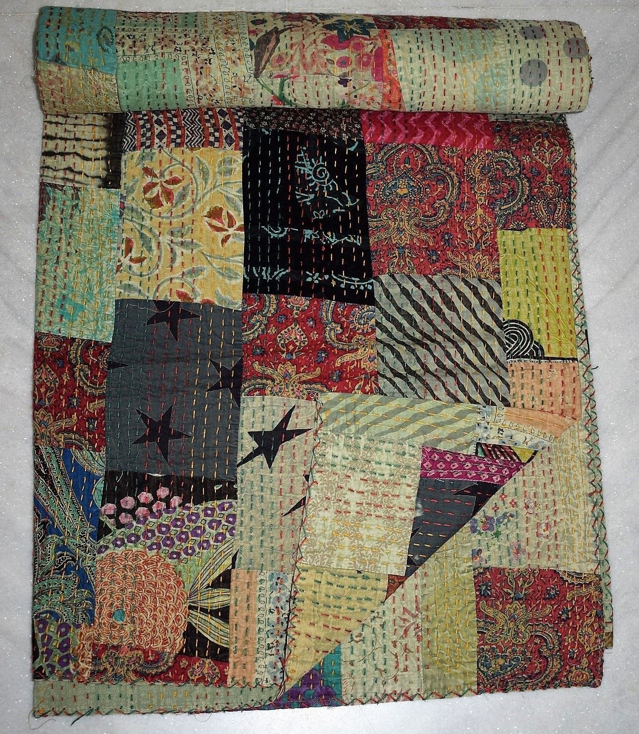 Couverture Kantha faite main en patchwork floral matelassé unique