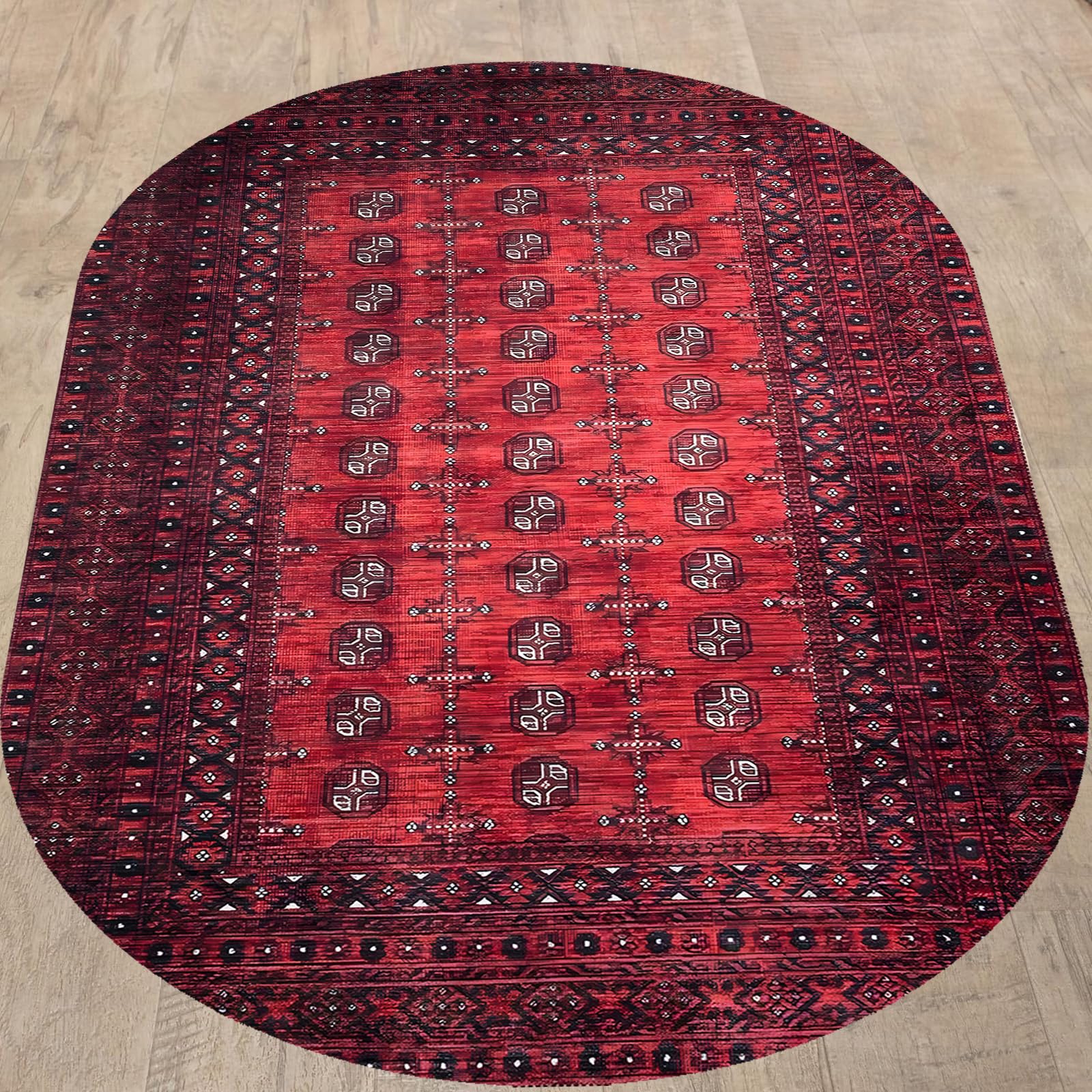 Tapis de salon rouge et géométrique pour créer un coin lecture vintage