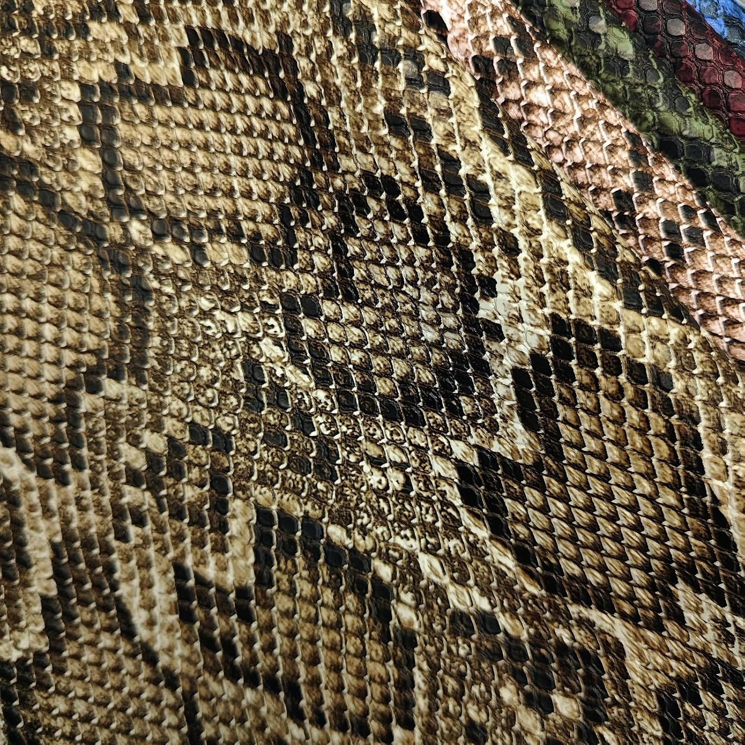 Three Dimensional Snake Pattern Artificial Leather Fabric, Snake Pattern Hot Stamping Leather Fabric for Clothing and Luggage