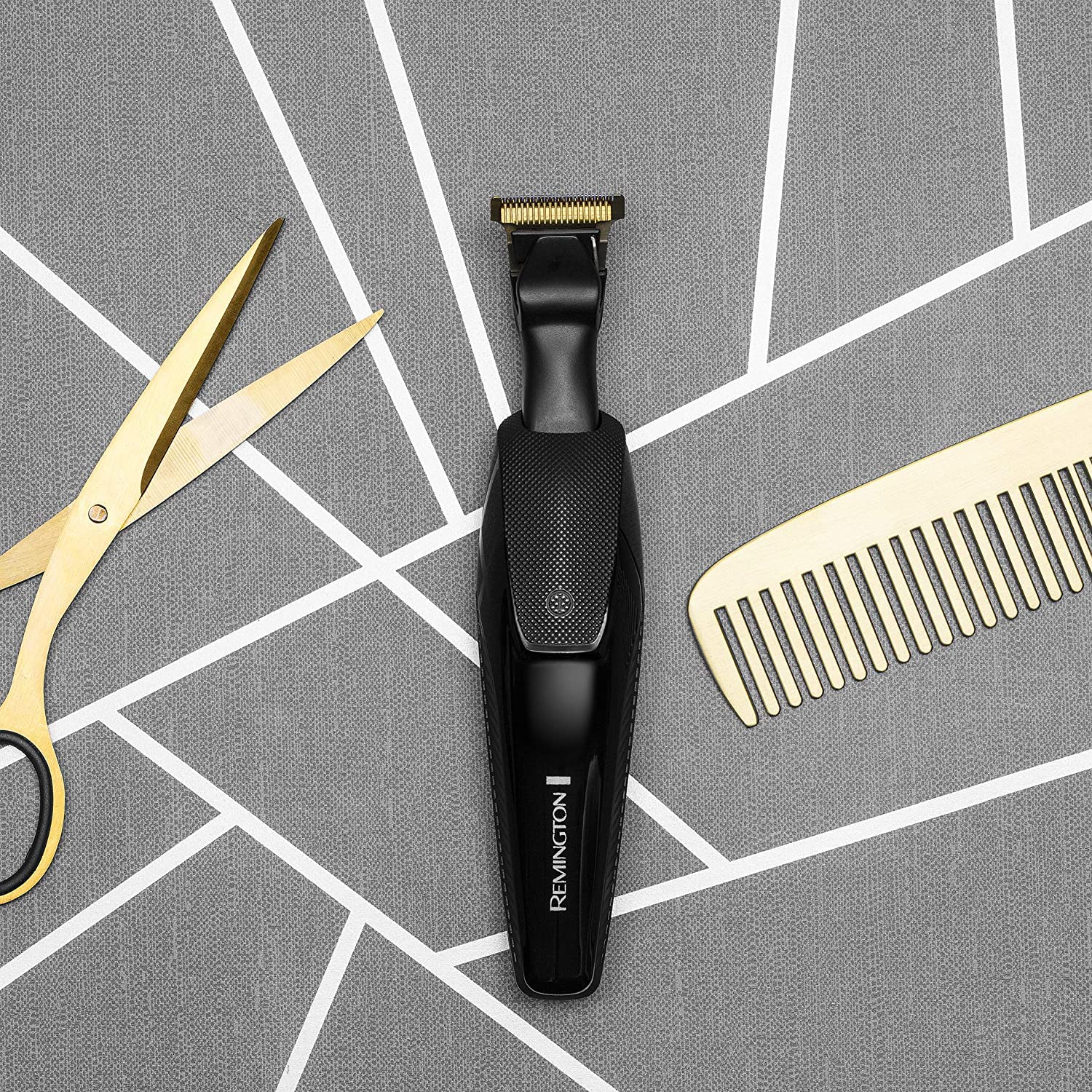 Remington Barttrimmer T-Präzisionstrimmer Lithium mit perfekten Trimmwinkel (2 titanbeschichtete Klingen: 30mm&7mm, 6 Autsteckkämme+Verstellbarer Aufsteckkamm, 100% Wasserdicht) Bartschneider, MB7000