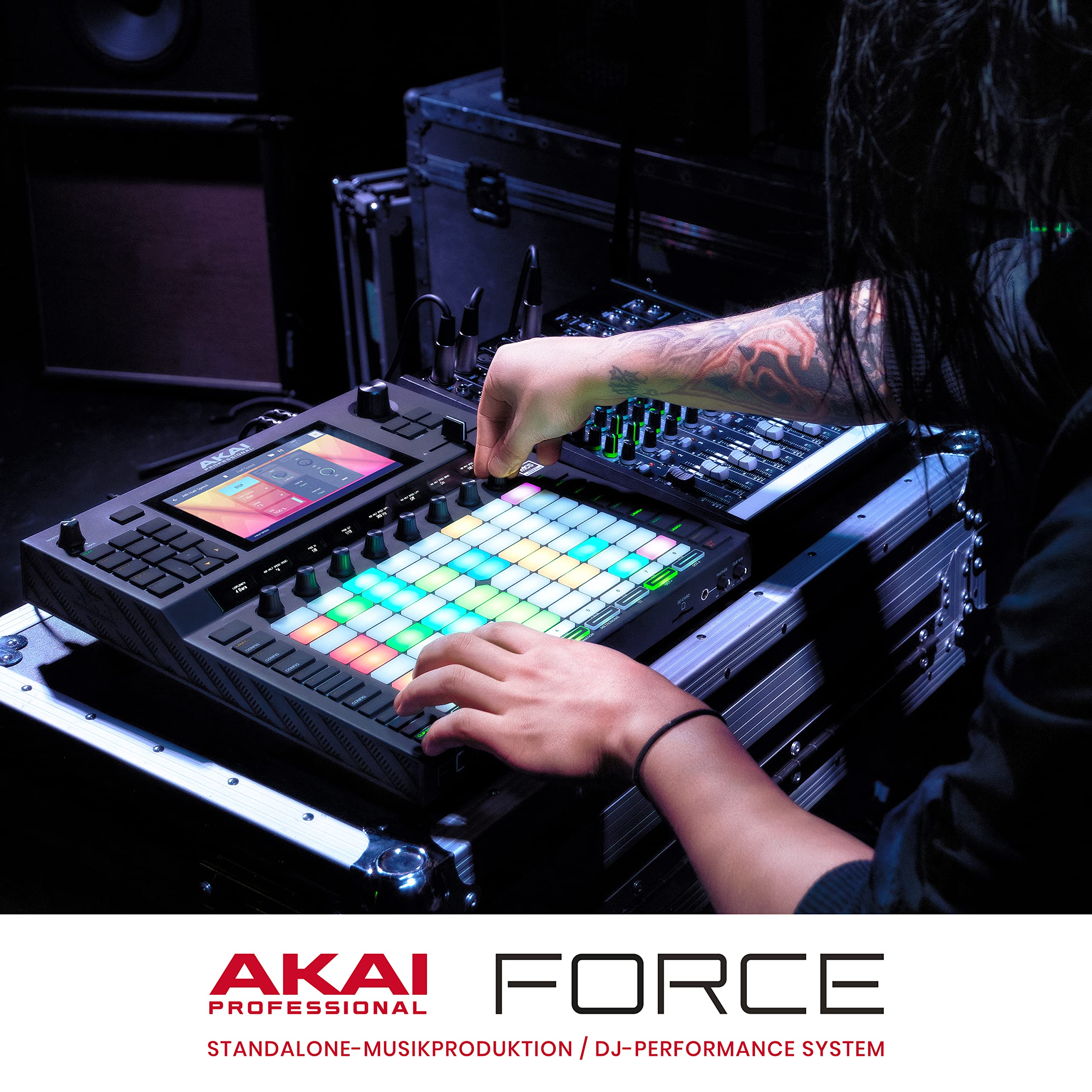 Akai Professional FORCE – Standalone-Musikproduktion, MIDI-Sequencer und DJ-System mit Synth-Engines, MPC-Sampling und Clip-Launching im Ableton-Stil