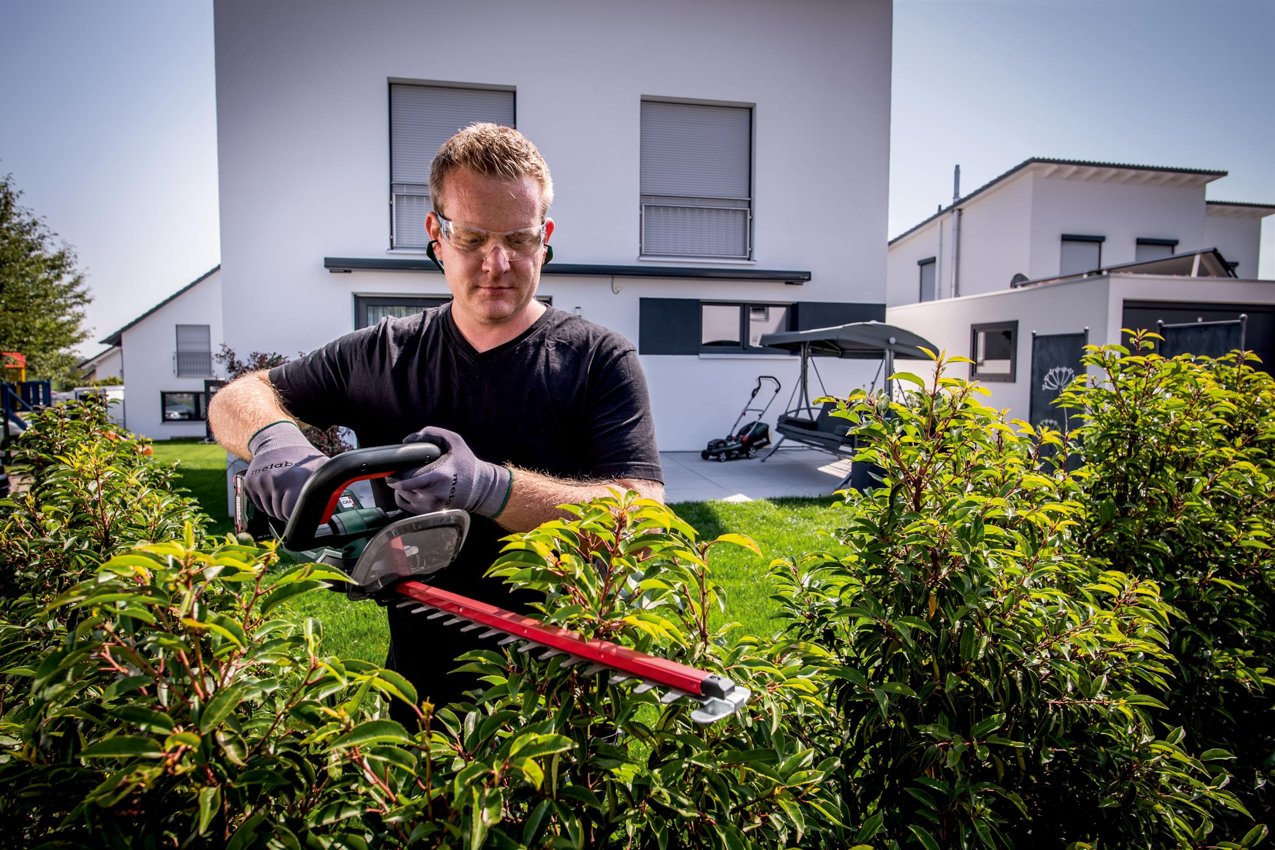 metabo Cortasetos a Batería HS 18 LTX 55, Podadora de 18V para Jardín | Herramienta silenciosa con cuchillas láser de 55 cm, parada rápida en 0.08 s, sin batería ni cargador incluidos
