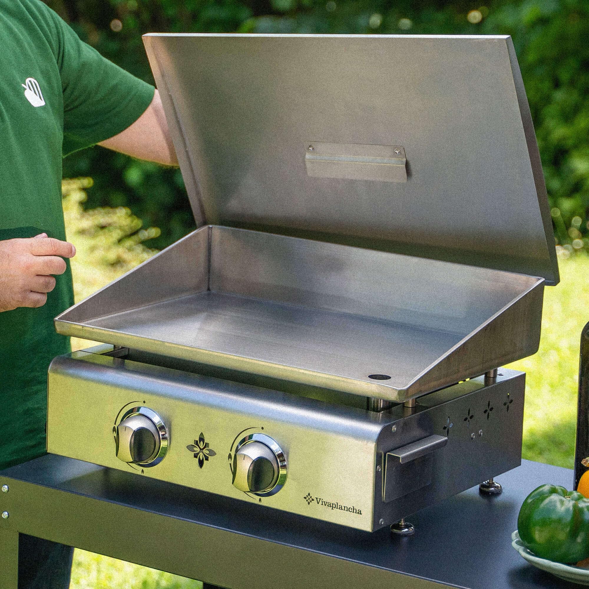 Couvercle de Protection pour plancha 2 Feux Tout INOX : protège et Assure Une Bonne Protection de Votre plancha Évite Les Projections de matières Grasses à l'arrière Compatible