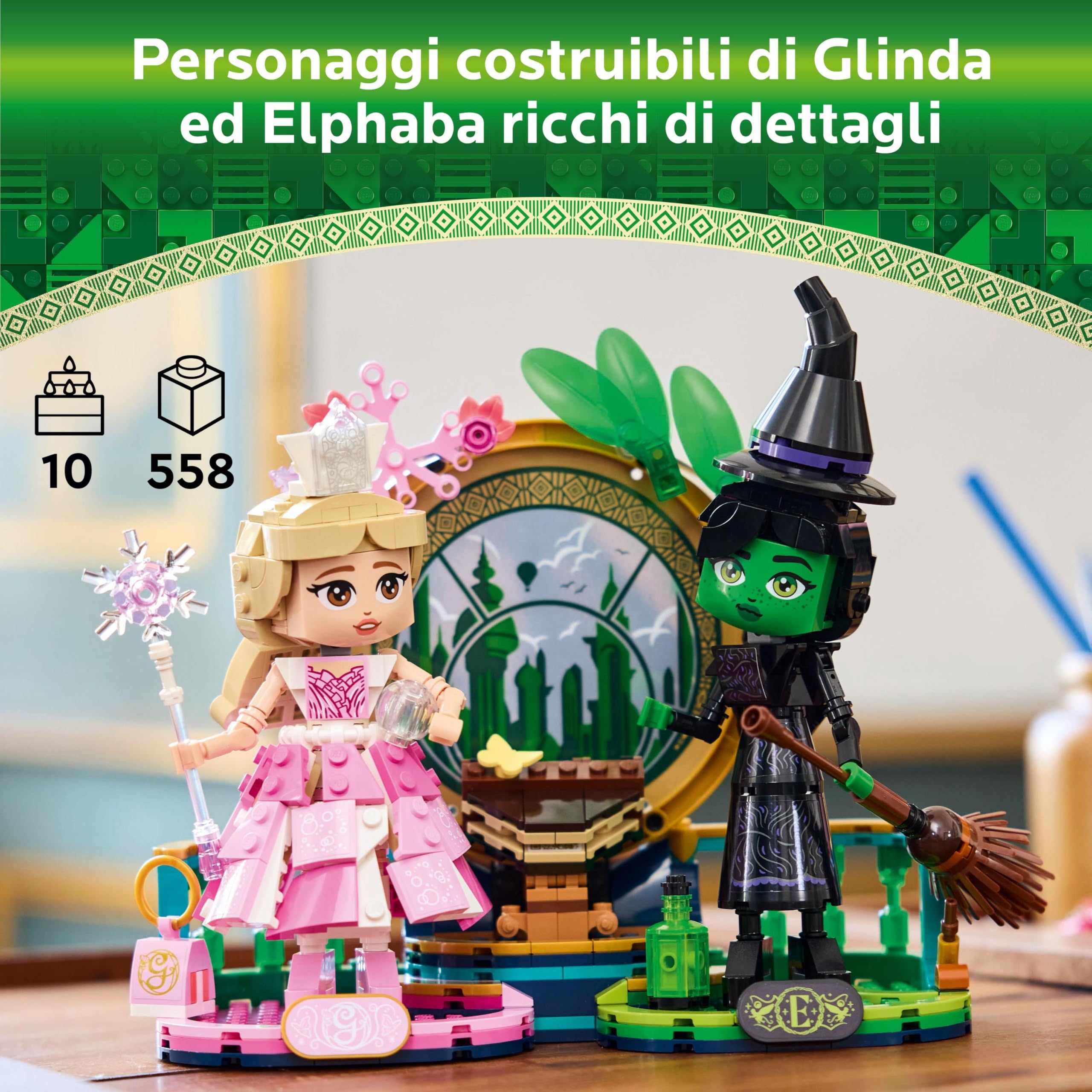 LEGO Wicked Personaggi di Elphaba e Glinda - Giocattolo da Esposizione con Accessori Inclusi Scopa, Corona e Borsetta oltre a Scena con Finestra - Regalo per Bambine da 10 Anni Fan del Film - 75682