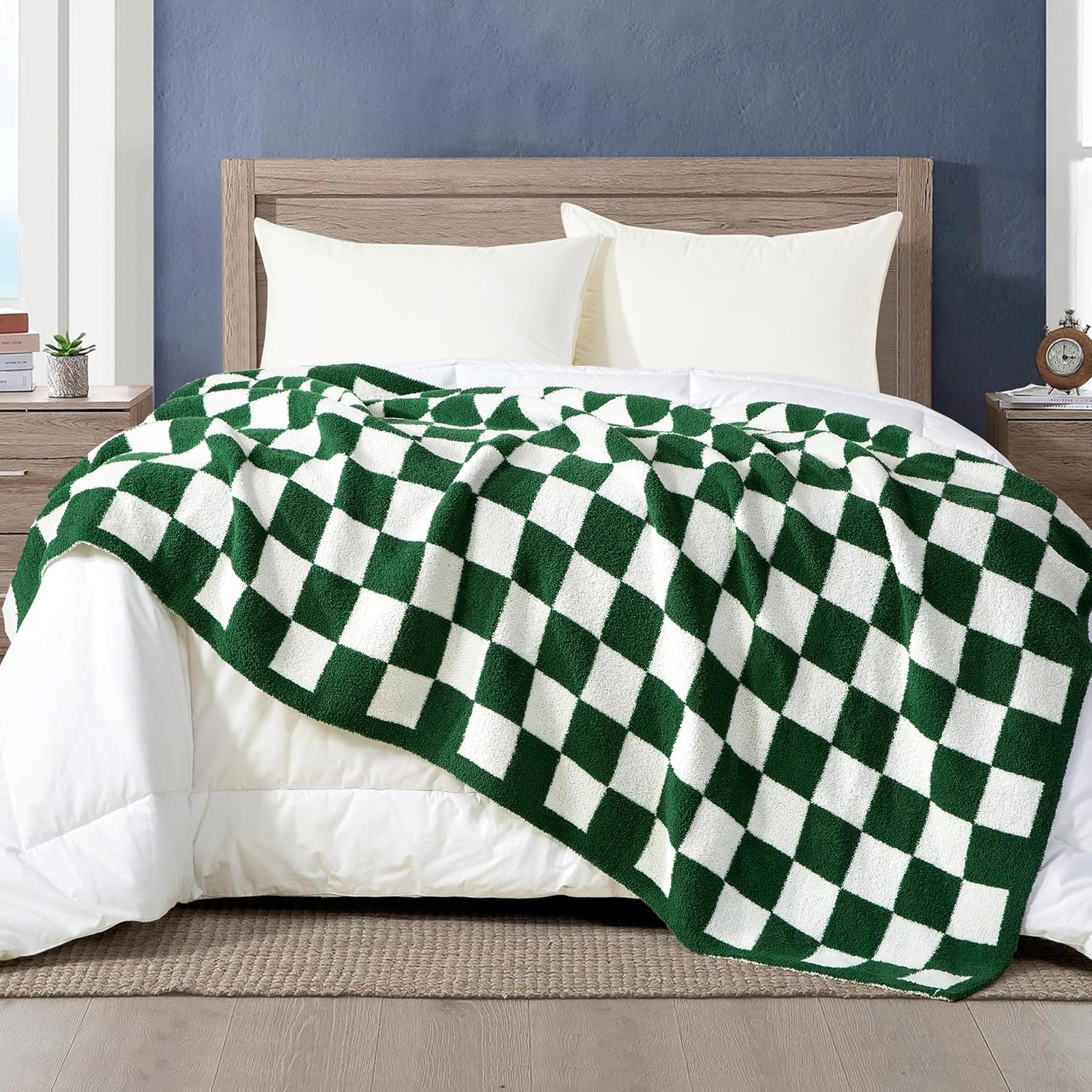 Elegant Comfort Premium Checkered Reversible Throw Blanket - Ultra Soft and Lightweight, Luxury Knitted Breathable Fleece for Couch, Bed, Sofa - Warm Velvet Fluffy Throw, 50 x 70 Inch, Hunter Green