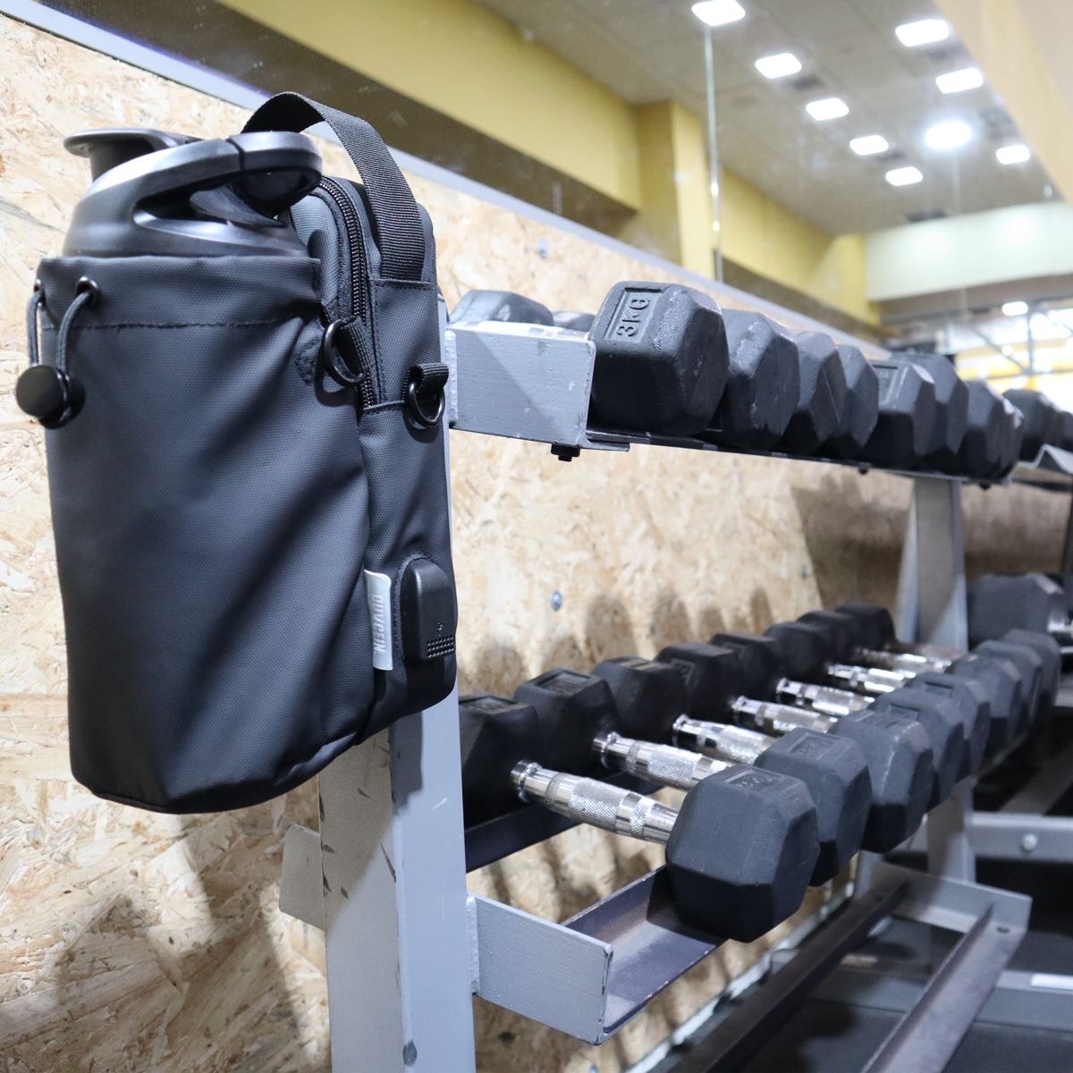 Caossuixin 2 in 1 Magnetic Gym Bag, Gym Tasche Magnetisch, Magnetische Wasserflasche Tasche mit Handyfächern & Verstellbarem Schulterrieme, Flaschenhalter Tasche für Sport Fitnessstudio Wandern