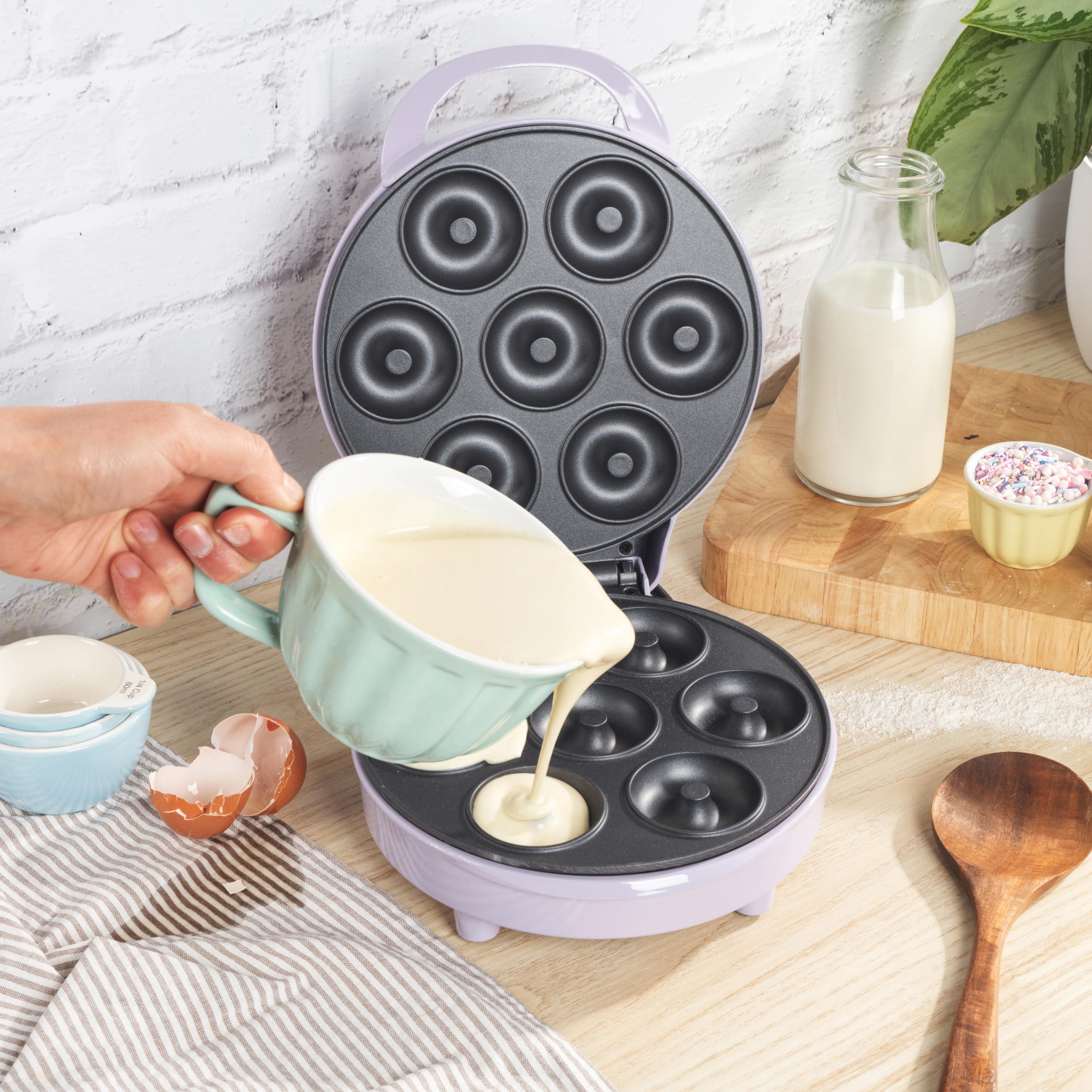 Petra Machine à Beignets 1000W, Appareil pour 7 Mini Donuts avec Plaque Antiadhésive, Machine à Pâtisserie avec Contrôle de Température, Voyants Lumineux, Facile à nettoyer, Violet Pastel