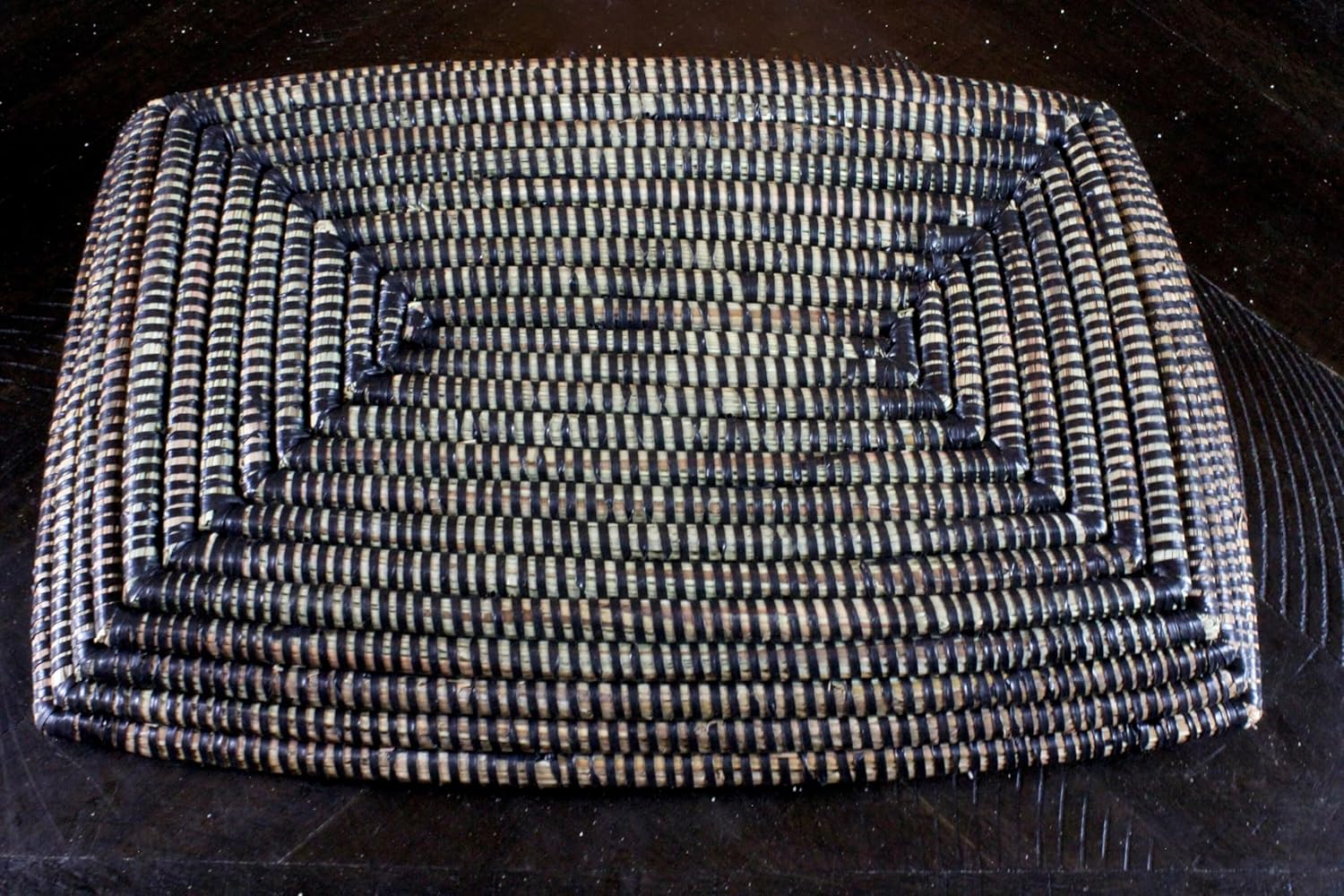 Handmade Senegalese Bread Basket: Black Seagrass Woven Basket