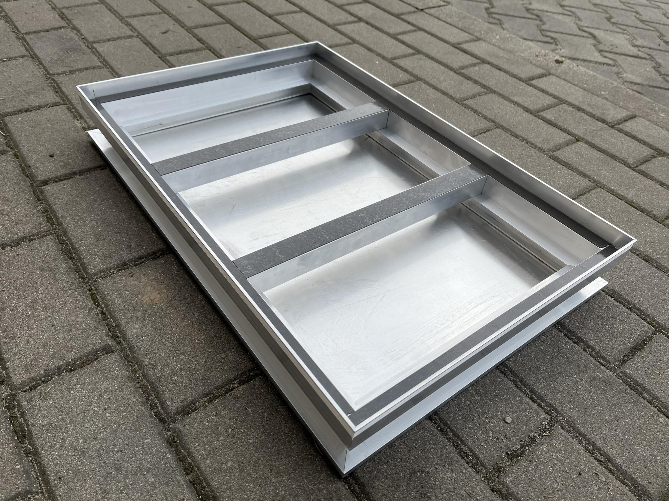 Aluminium-Fußmatte mit Ablaufwanne – 100x50 cm, 22 mm Profilhöhe & 80 mm Gesamteinbautiefe, Rutschhemmende Gummieinsätze, Schwarz, Rechteckig