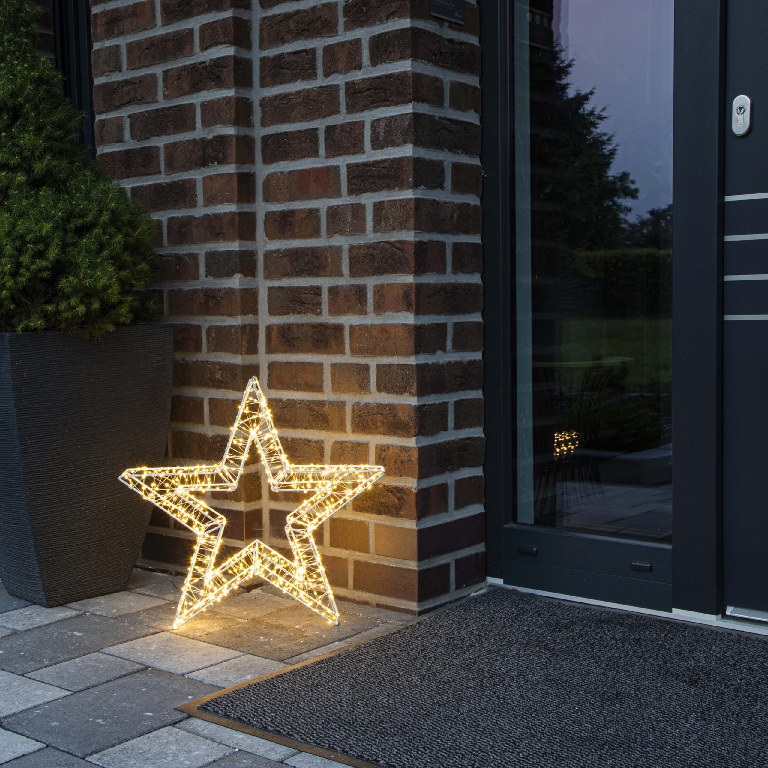 Beleuchteter Weihnachtsstern 50 cm mit 800 warmweißen LED's aus weißem Metall Leuchtstern stehend Weihnachtsdeko Adventsstern 52x8x50 cm für Weihnachten und als Deko Weihnachtsbeleuchtung | Stehender Leuchtstern aus weißem Metall als dekorativer Blickfang