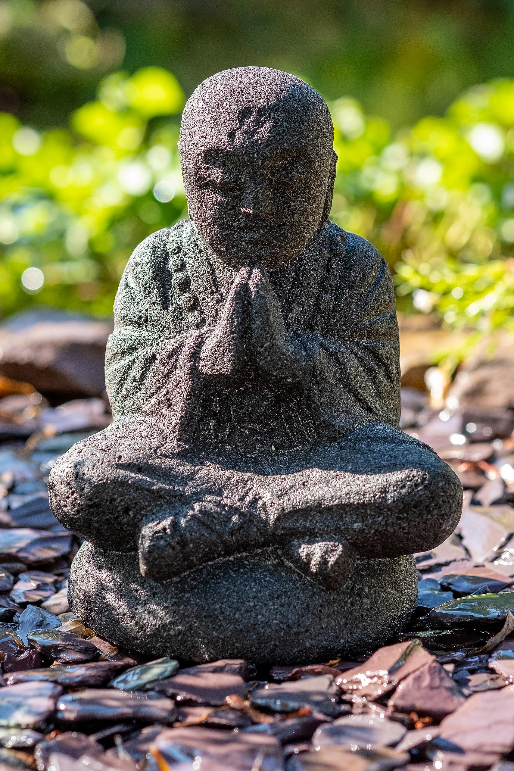 IDYL Chińska kamienna figurka mnicha Shaolin z kamienia wulkanicznego | mrozoodporna | wysokość 20 cm | czarna | figurka dekoracyjna do ogrodu i mieszkania | 550