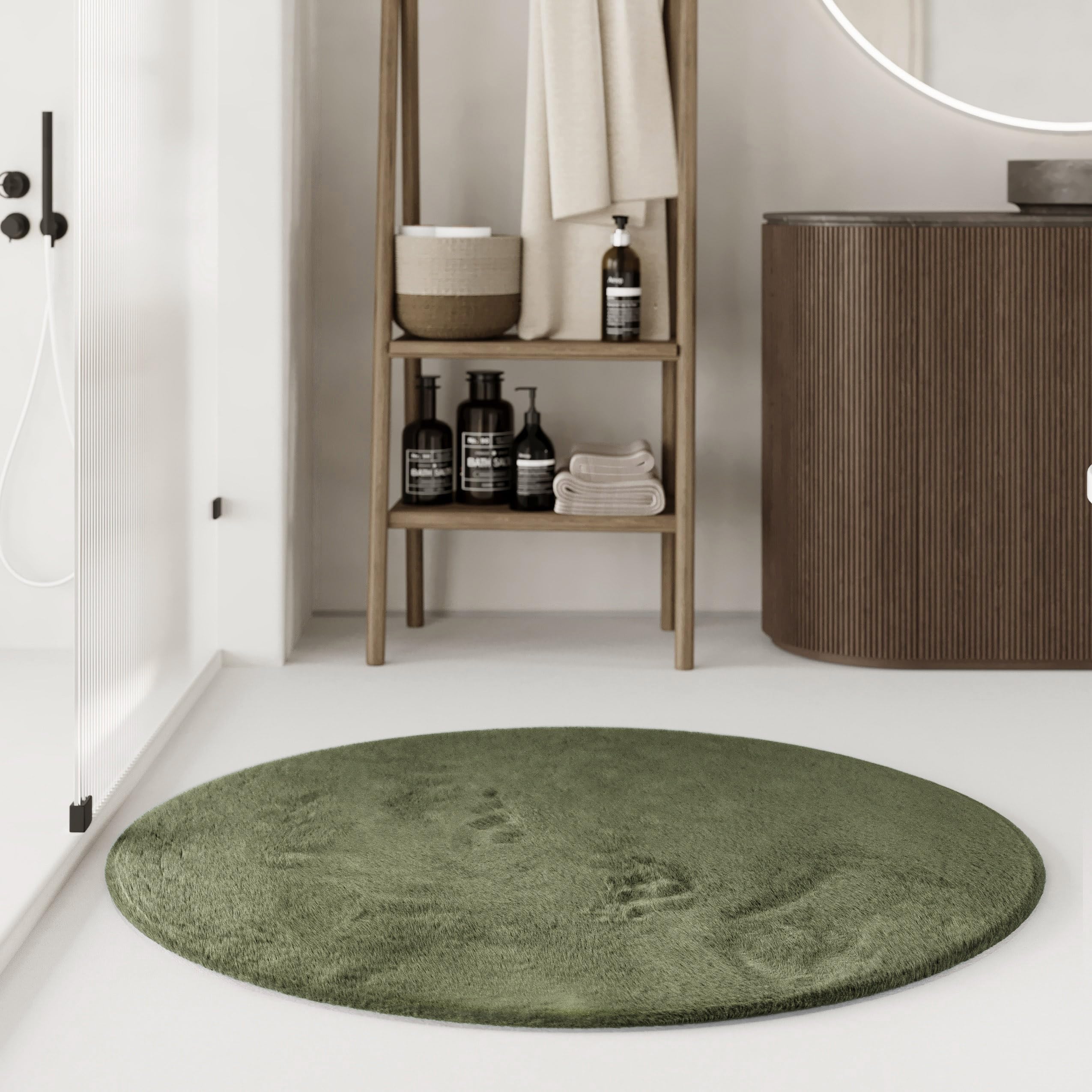 WECONhome Basics Emil getufteter Badteppich, 80 cm rund, Oliv grün | eleganter Badteppich, rutschfest, waschbar und super weich, Ideal für ein modernes Bad