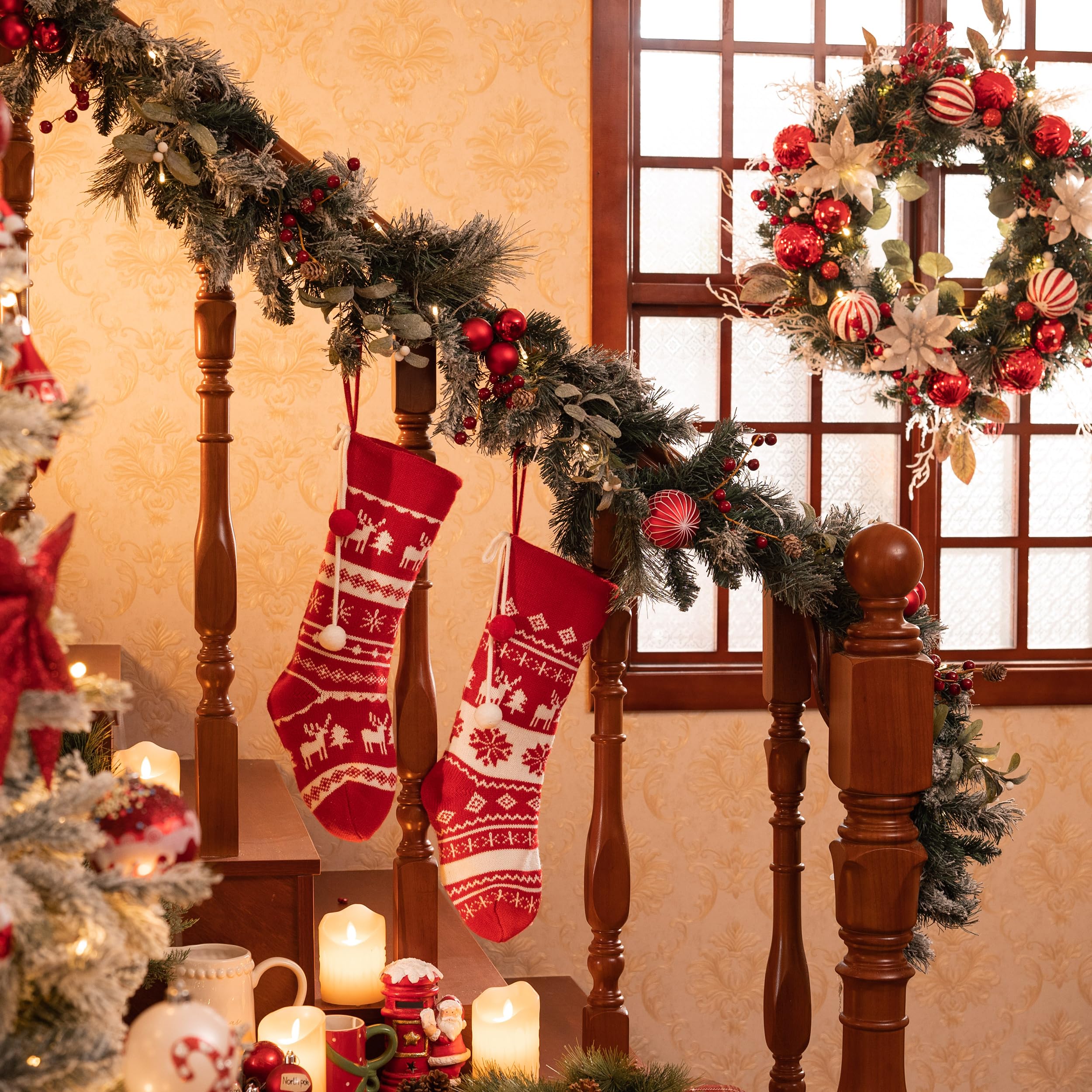 Valery Madelyn 6ft/183cm Pre-Lit Guirnalda de Navidad, Rojo Blanco 20 Luces LED 8 Modos, Base de Ratánl, Adornos de Bolas, Bayas, Decoración de Navidad para Hogar, Ventana, Puerta, Pared (Tradicional)