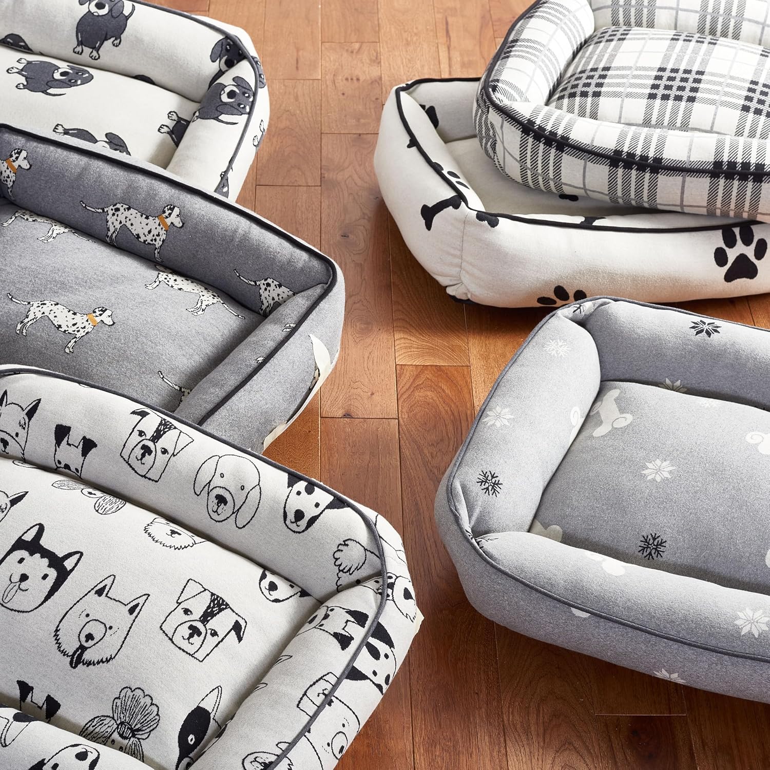 SAFAVIEH Pet Collection Dalmatian Dog Bed