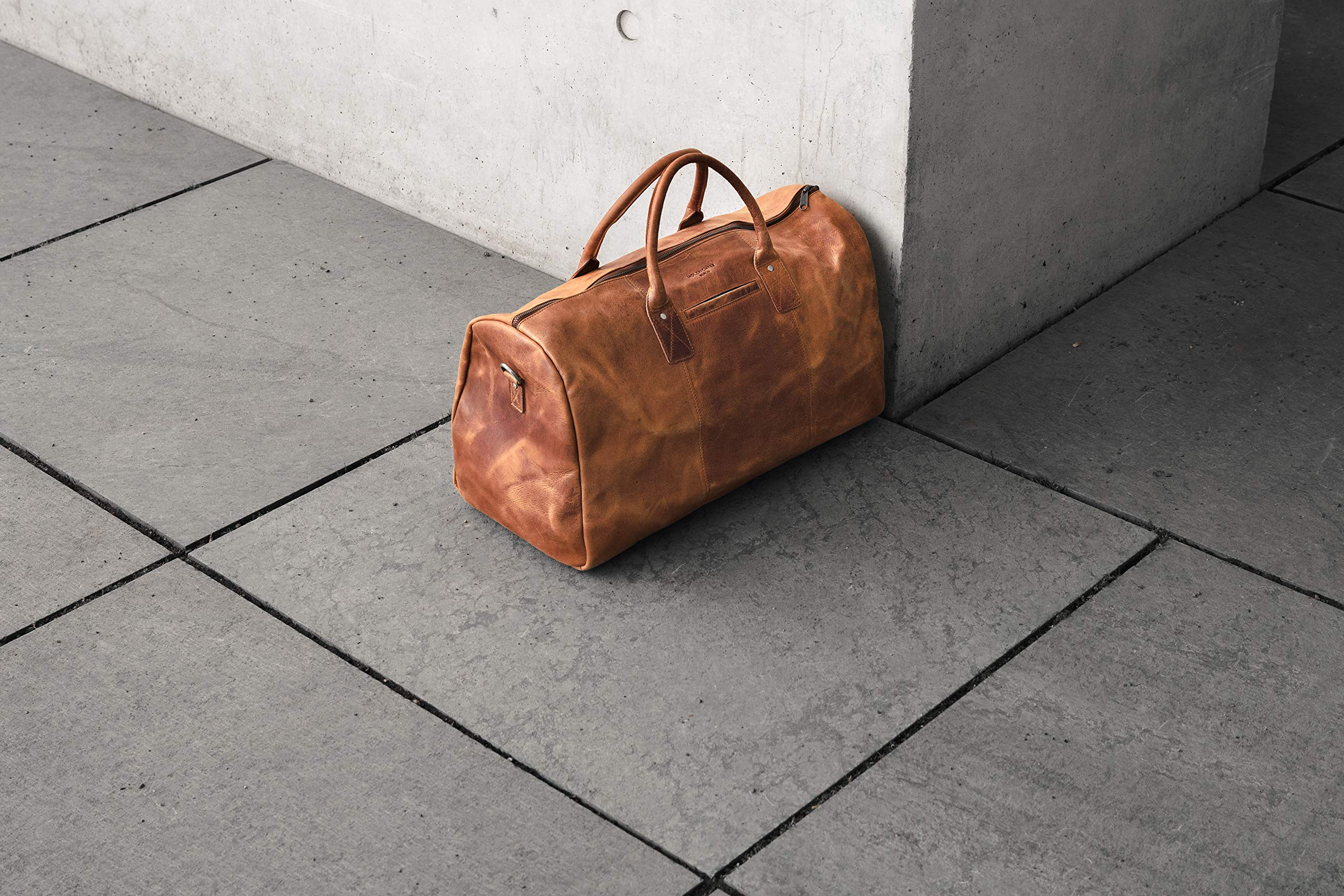 HOLZRICHTER Berlin - Weekender aus Leder für Herren (No 13-1), Reisetasche 31x56x26 cm, Handgefertigte Echtleder Umhängetasche mit Schultergurt, für Handgepäck, in Schwarz und Braun