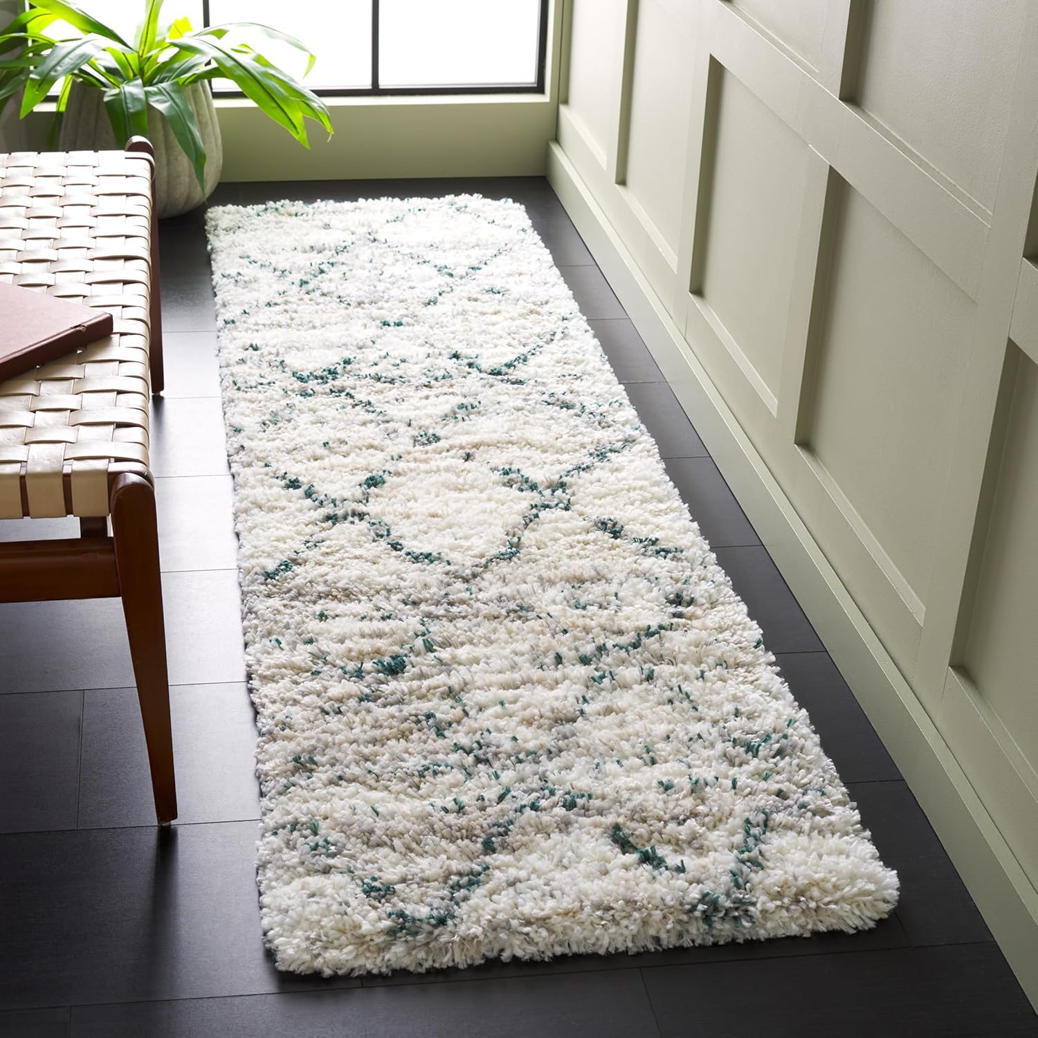 SAFAVIEH Fontana Shag 800 Collection Runner Rug - 8' Runner, Green & Ivory, Shag & Flokati Design, Ideal for High Traffic Areas in Hallway, Bathroom & Kitchen (FNT886Y-28)