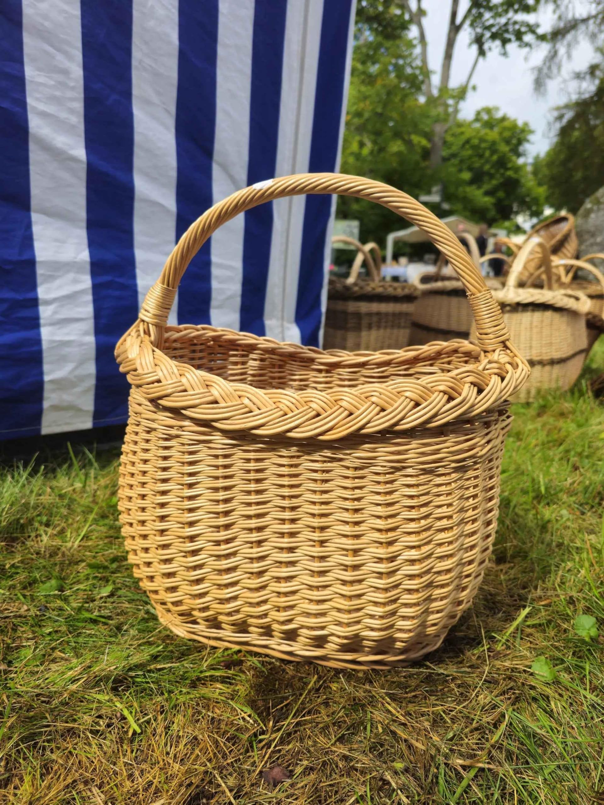Petit panier de rangement ovale en osier, bord tressé, 22 cm