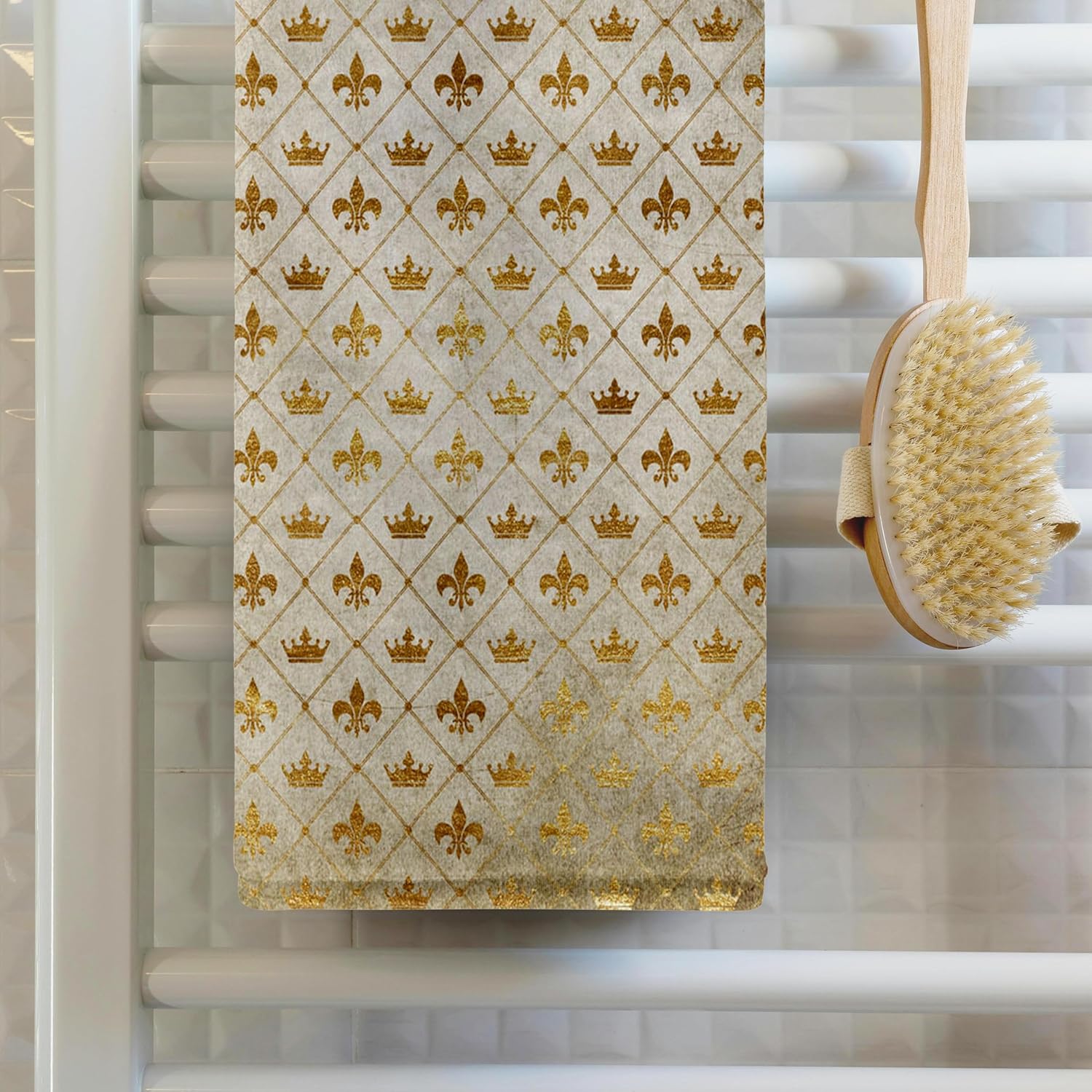 3dRose Glam Faux Gold Crowns and Fleur De Lis in A Triangle Pattern 22x30 Bath Hand Pool Towel