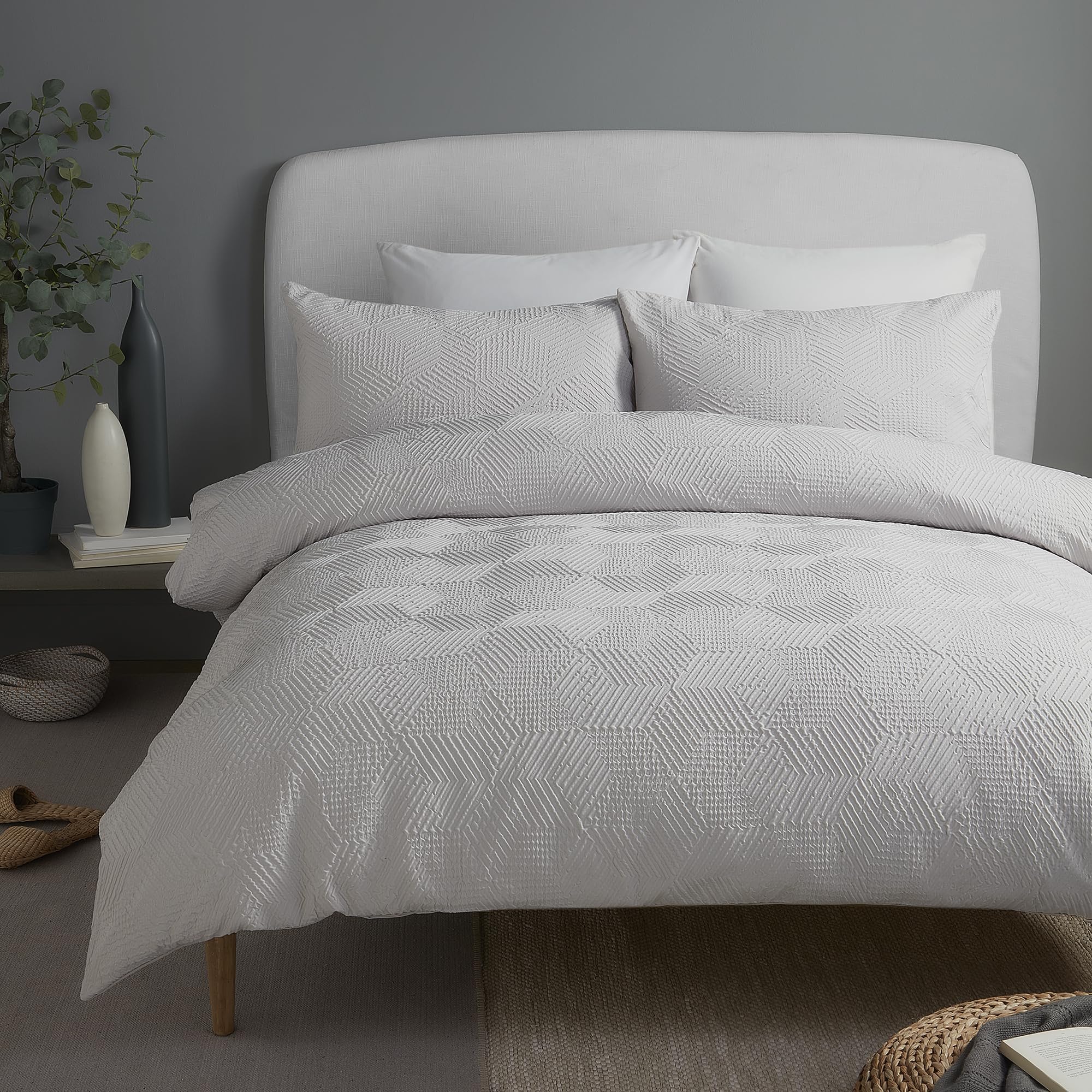 Serene Grey Duvet Cover Set, Single Size 140X200cm, Embossed Geometric Pattern, 100% Recycled Polyester, Button Closure