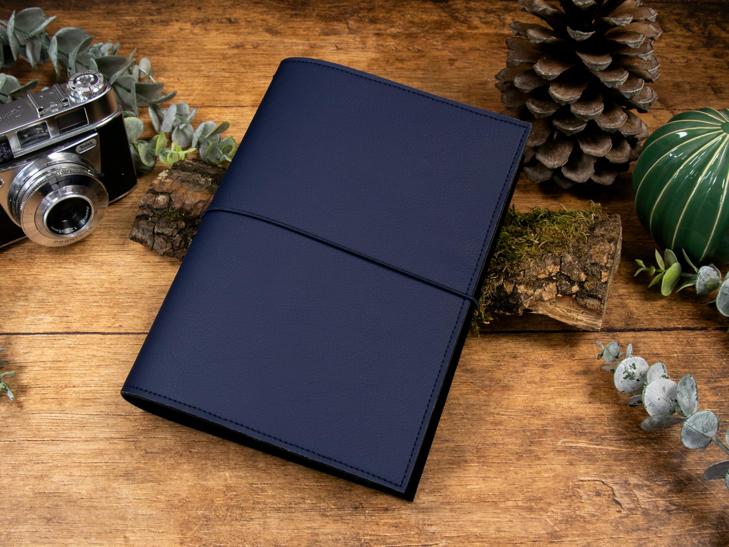 Travelers Notebook, indigo, – verschiedene Größen, nachfüllbar – Handmade Journal aus Kunstleder, Platz für 2 Hefte, optional mit Notizheften, dots oder blanko, undatiert