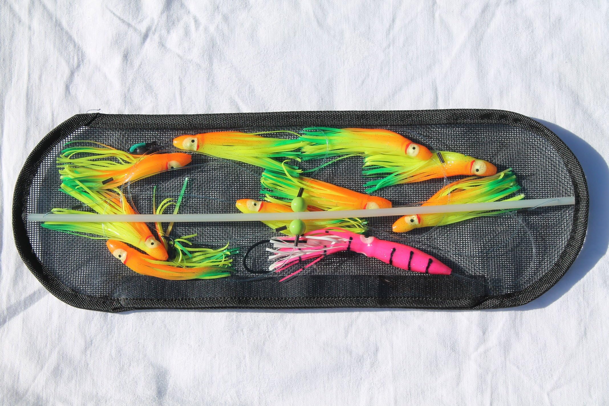 Ancient Mariner Tackle 18-Inch Flexible Spreader Bar w/Mexican Flag Squids, Hook Lure, and Storage Bag