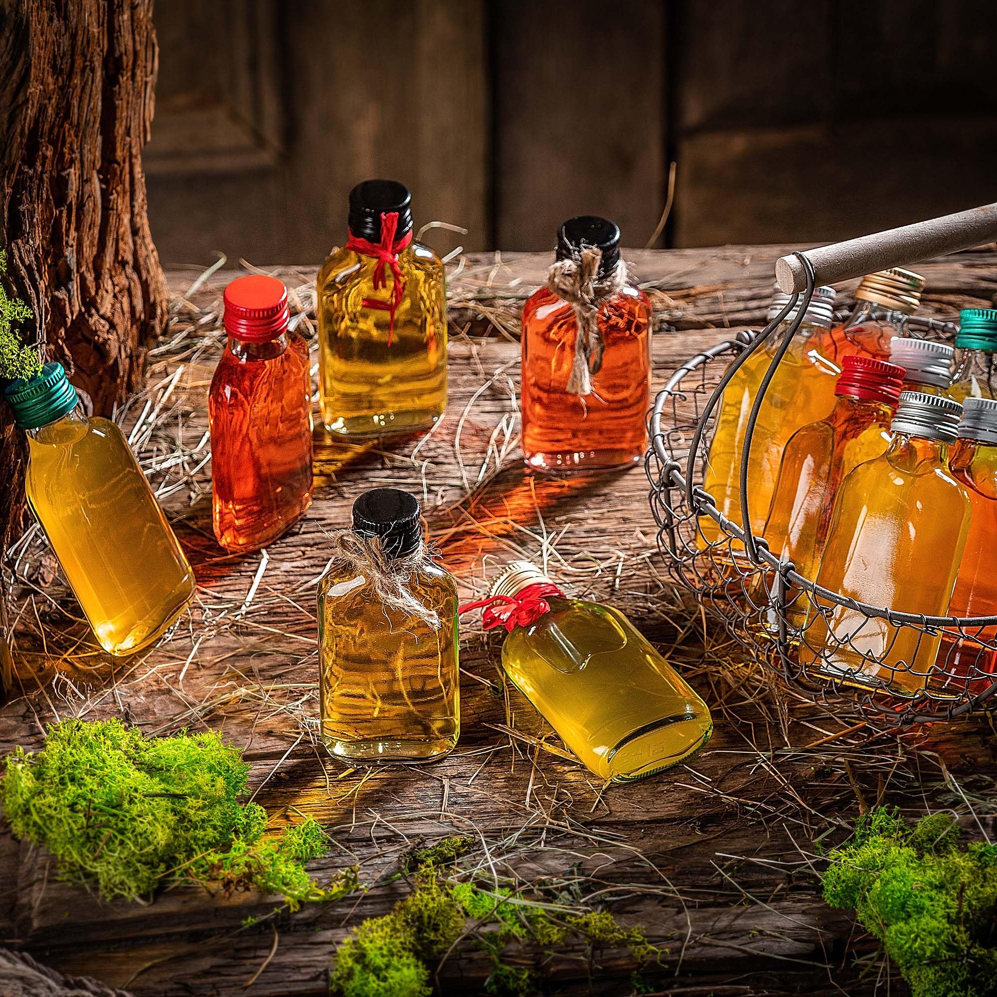 KADAX 50er Set Flachmann 100ml, kleine Glasflaschen mit Schraubverschluss, Fläschchen, leere Flaschen zum Befüllen, mini Likörflaschen, Schnapsflaschen (Gold)