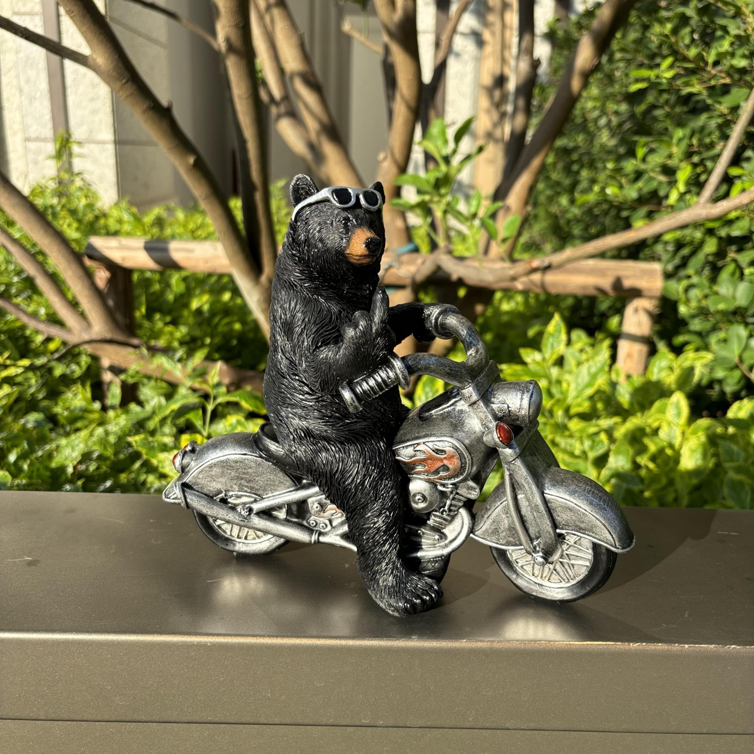 Amazon.co.jp: 反乱軍ライダーベア樹脂彫刻 中指ジェスチャー付き