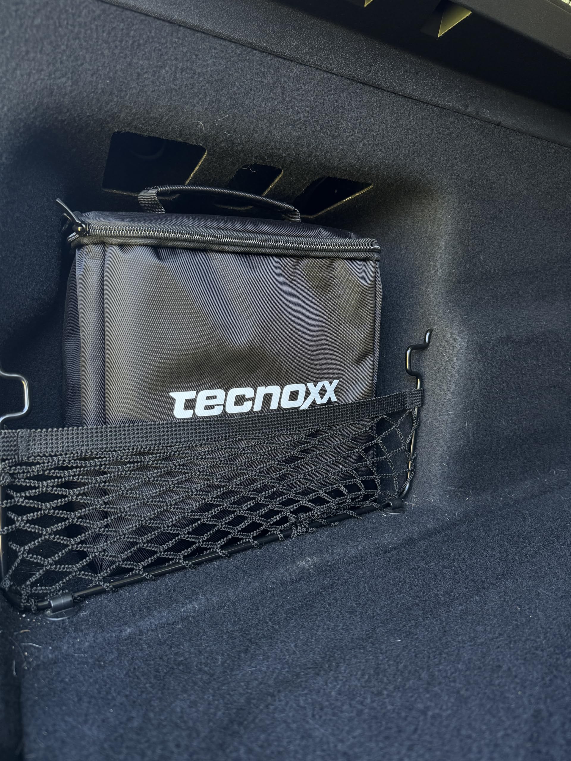 Tecnoxx Pet Car Detailing Kit Limpieza de Coche para Mascotas - Bolsa con Productos para Tapicería, Plásticos, Cristales y Elimina Olores + Quitapelos, Cepillo y Bayeta - Ideal Dueños de Perros