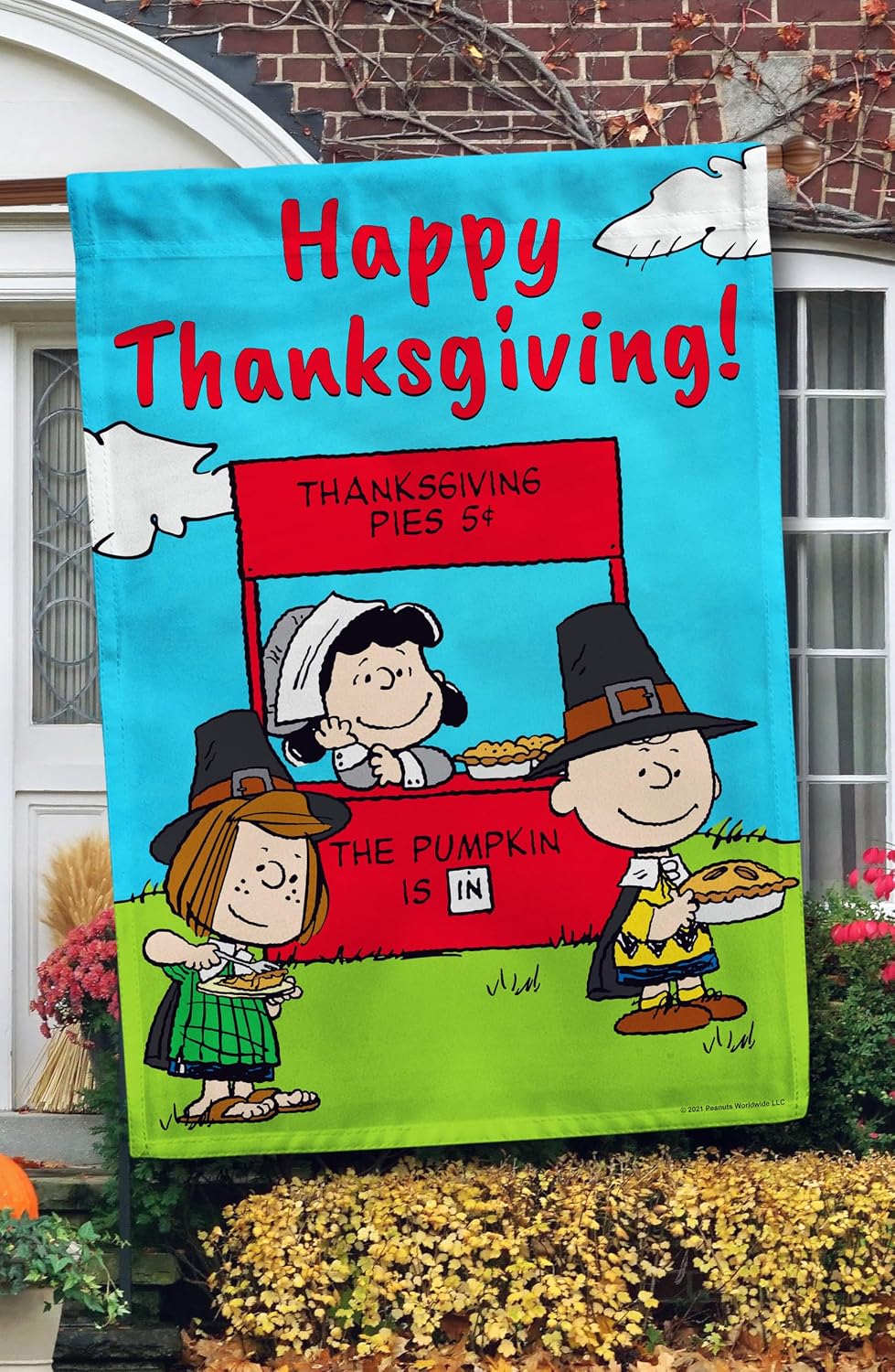 Flagology.com, PEANUTS®, PEANUTS® The Pumpkin Pie is in – House Flag 28" x 40", Officially Licensed PEANUTS®, Thanksgiving